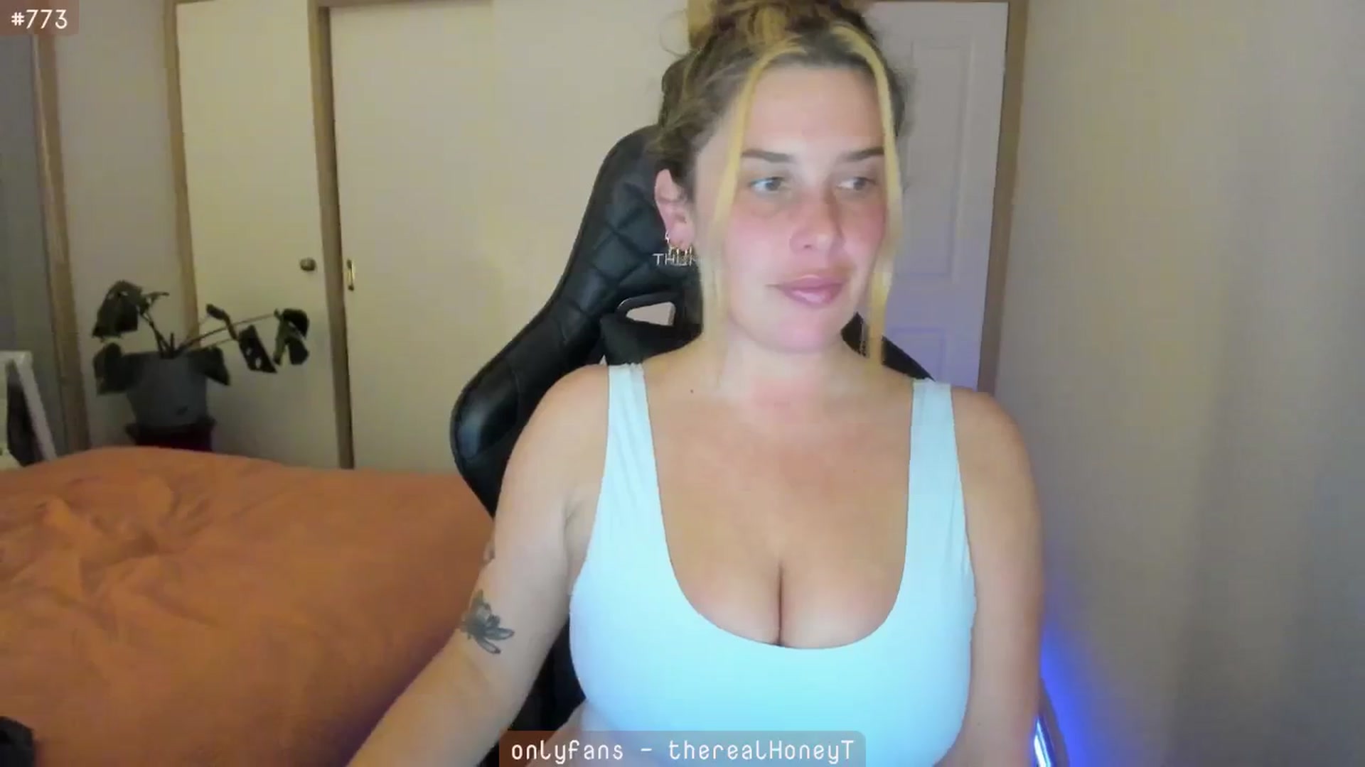 Gallery image thumbnail from HoneyTits_'s myfreecams stream on, 07/03/2024, 10:15 image 6 of 20