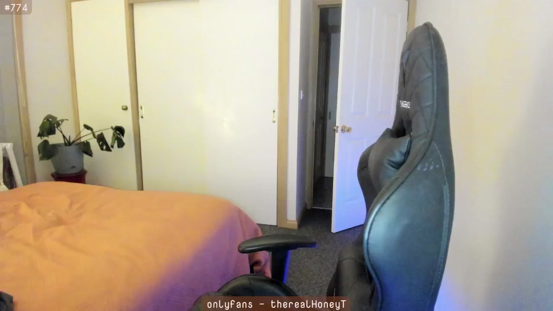 Gallery image thumbnail from HoneyTits_'s myfreecams stream on, 07/03/2024, 10:15 image 11 of 20