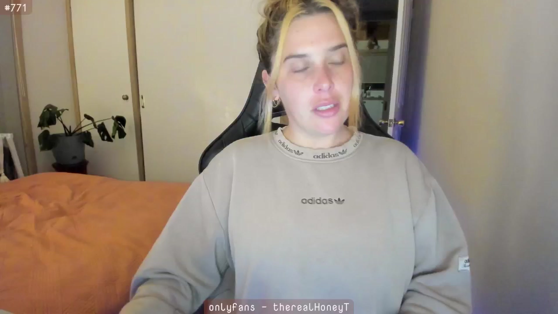 Gallery image thumbnail from HoneyTits_'s myfreecams stream on, 07/03/2024, 10:15 image 1 of 20