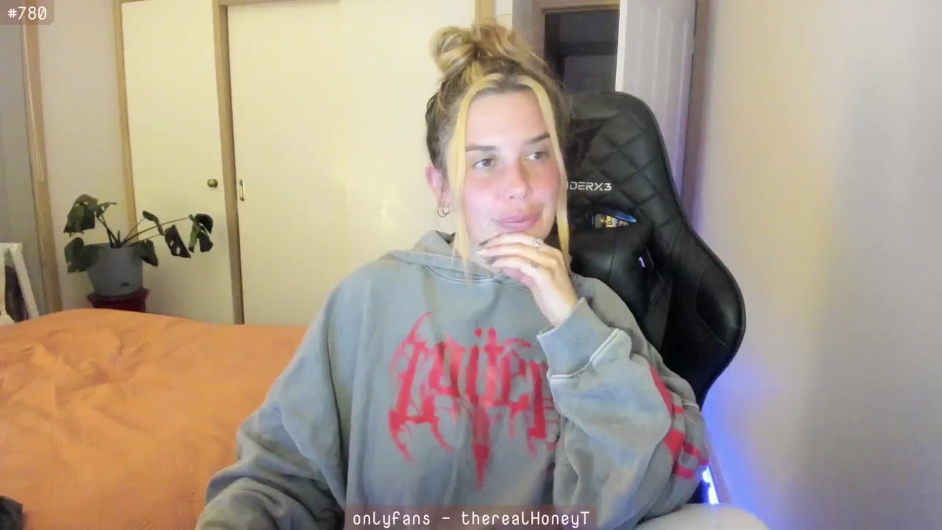 Gallery image thumbnail from HoneyTits_'s myfreecams stream on, 07/03/2024, 10:15 image 17 of 20