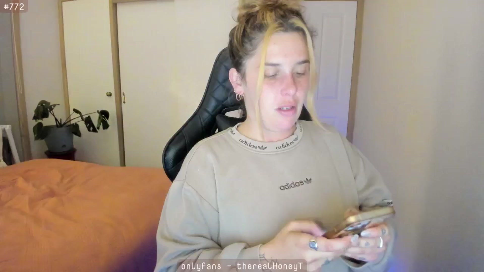 Gallery image thumbnail from HoneyTits_'s myfreecams stream on, 07/03/2024, 10:15 image 2 of 20