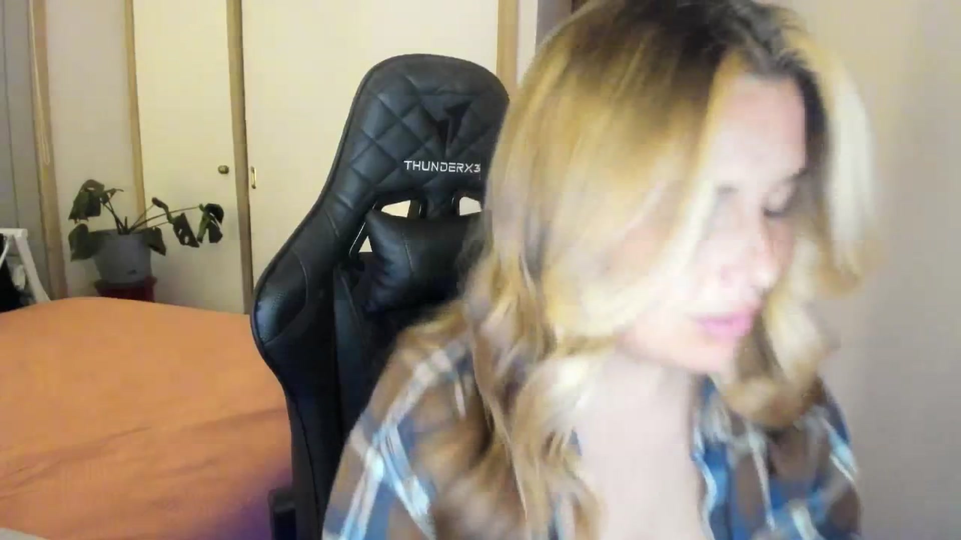 Gallery image thumbnail from HoneyTits_'s myfreecams stream on, 07/09/2024, 08:54 image 8 of 20