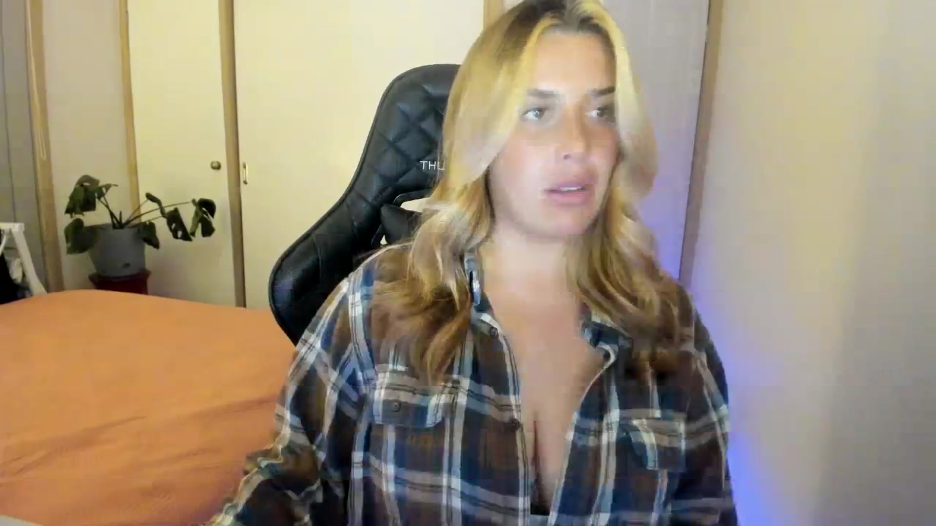 Gallery image thumbnail from HoneyTits_'s myfreecams stream on, 07/09/2024, 08:54 image 5 of 20