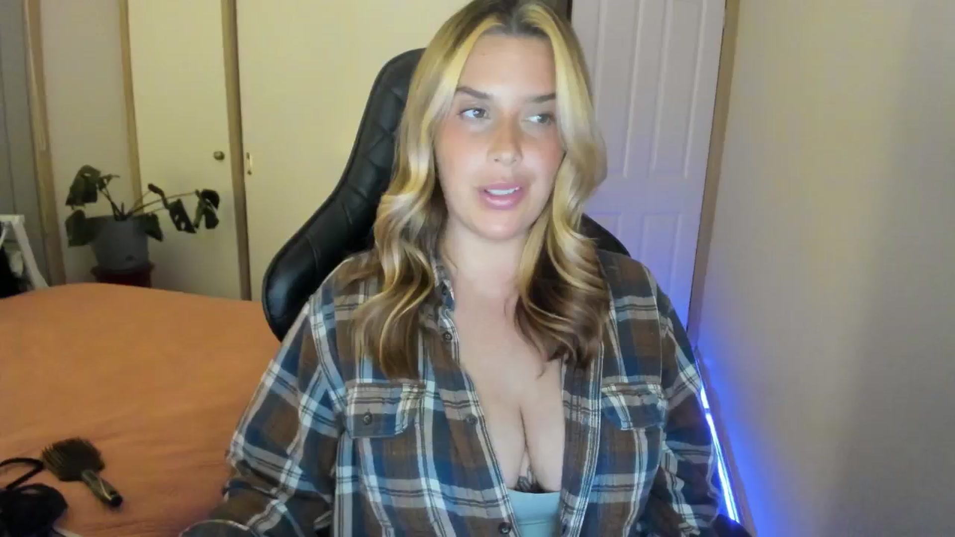 Gallery image thumbnail from HoneyTits_'s myfreecams stream on, 07/09/2024, 08:54 image 18 of 20