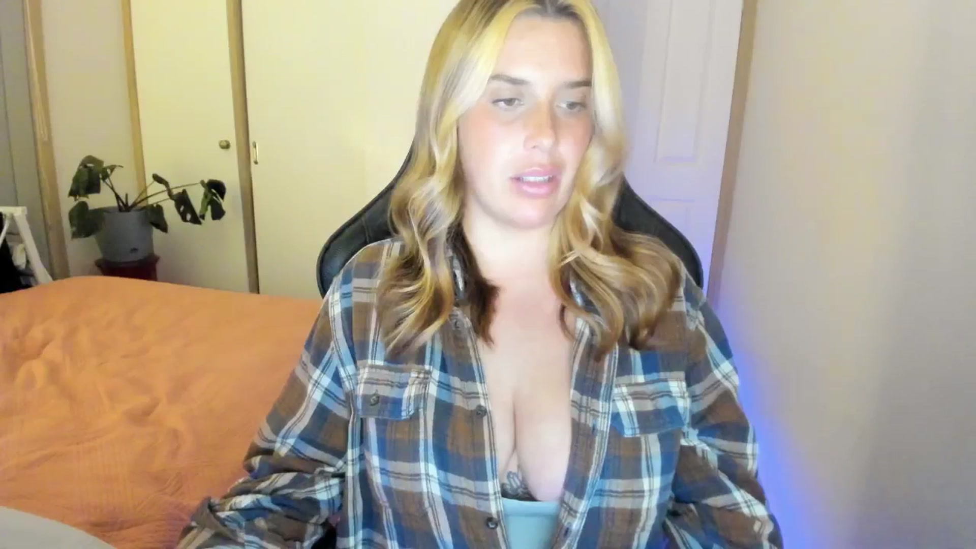 Gallery image thumbnail from HoneyTits_'s myfreecams stream on, 07/09/2024, 09:23 image 11 of 20