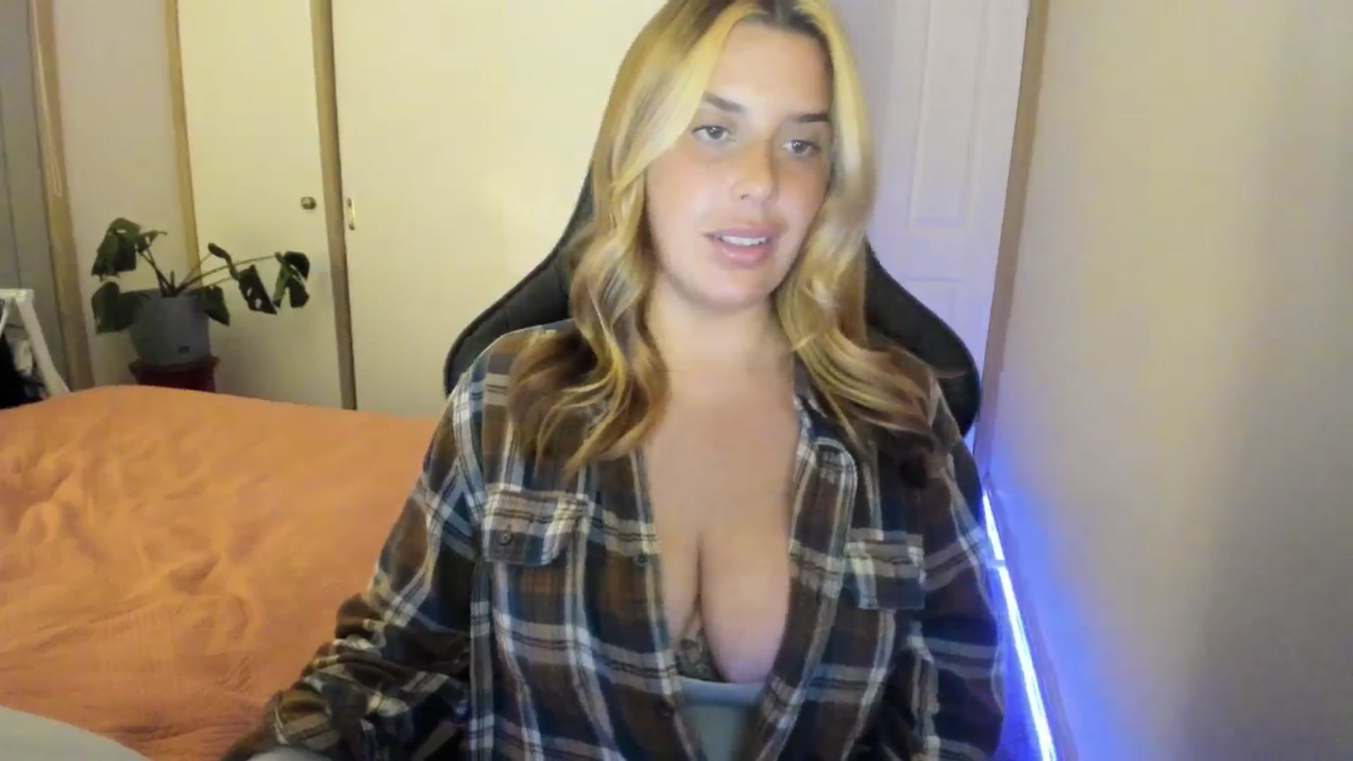 Gallery image thumbnail from HoneyTits_'s myfreecams stream on, 07/09/2024, 09:23 image 17 of 20