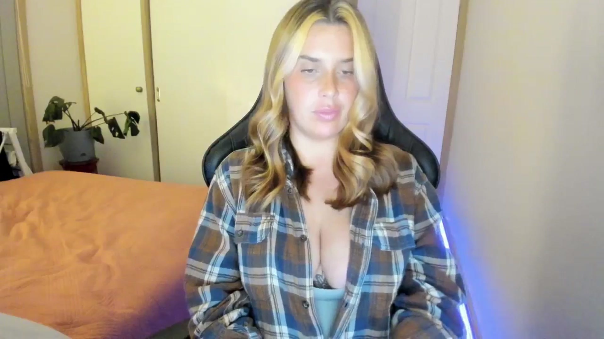 Gallery image thumbnail from HoneyTits_'s myfreecams stream on, 07/09/2024, 09:23 image 12 of 20