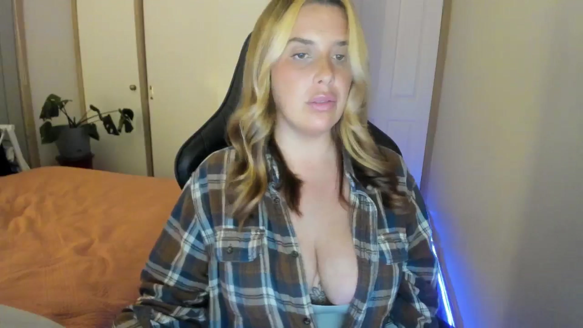 Gallery image thumbnail from HoneyTits_'s myfreecams stream on, 07/09/2024, 09:23 image 9 of 20