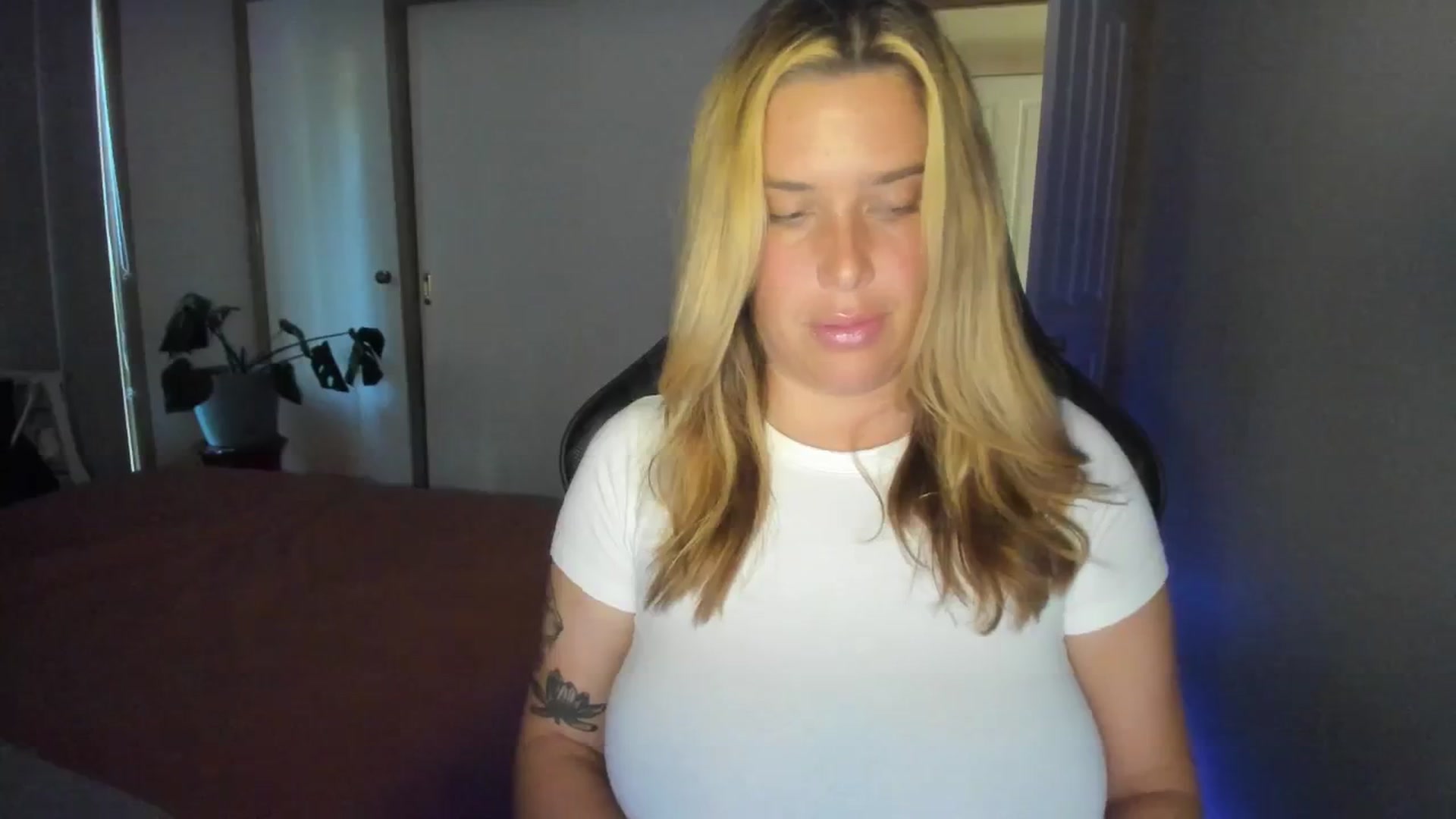 Gallery image thumbnail from HoneyTits_'s myfreecams stream on, 07/10/2024, 06:36 image 14 of 20