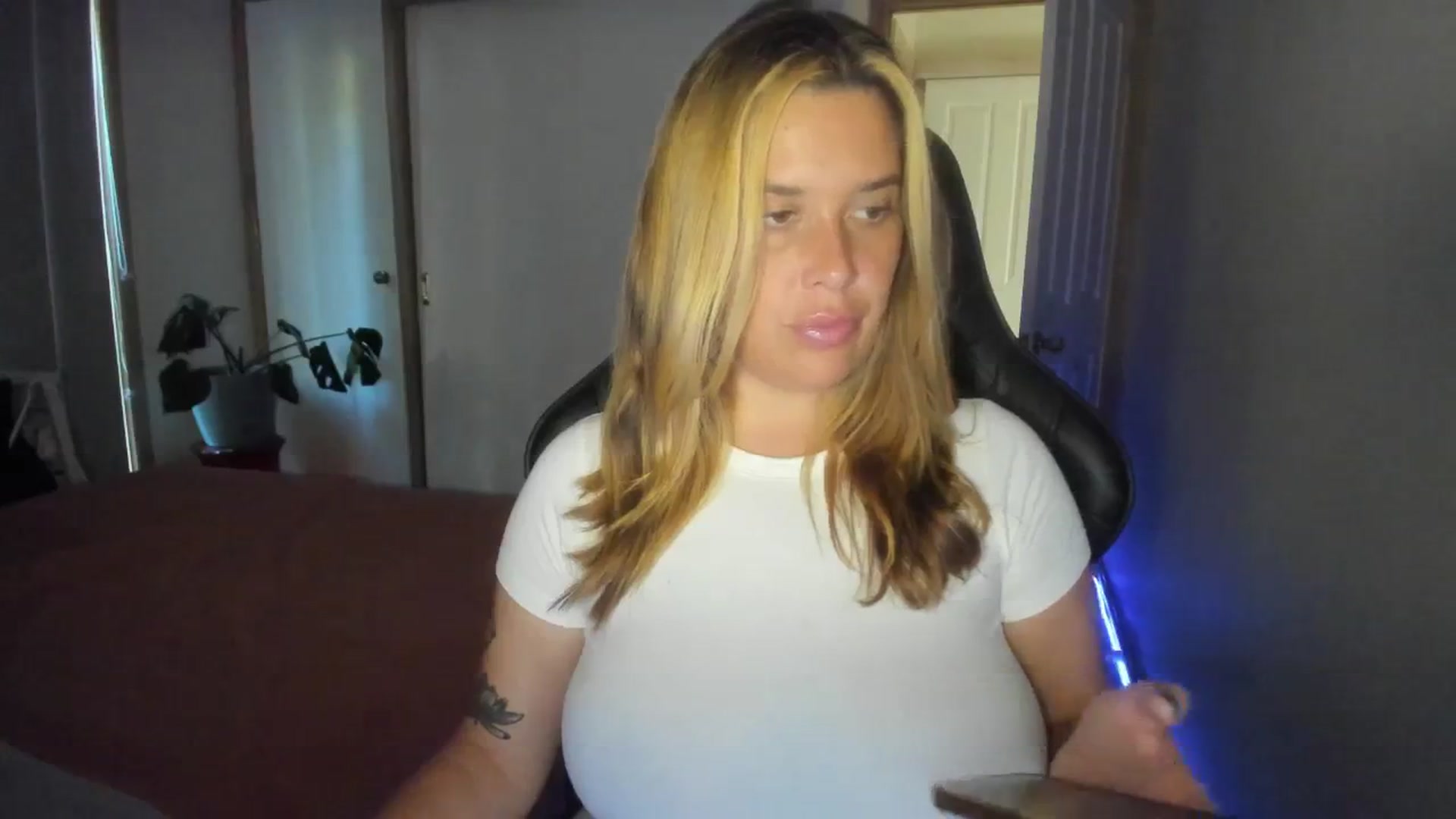 Gallery image thumbnail from HoneyTits_'s myfreecams stream on, 07/10/2024, 06:36 image 6 of 20