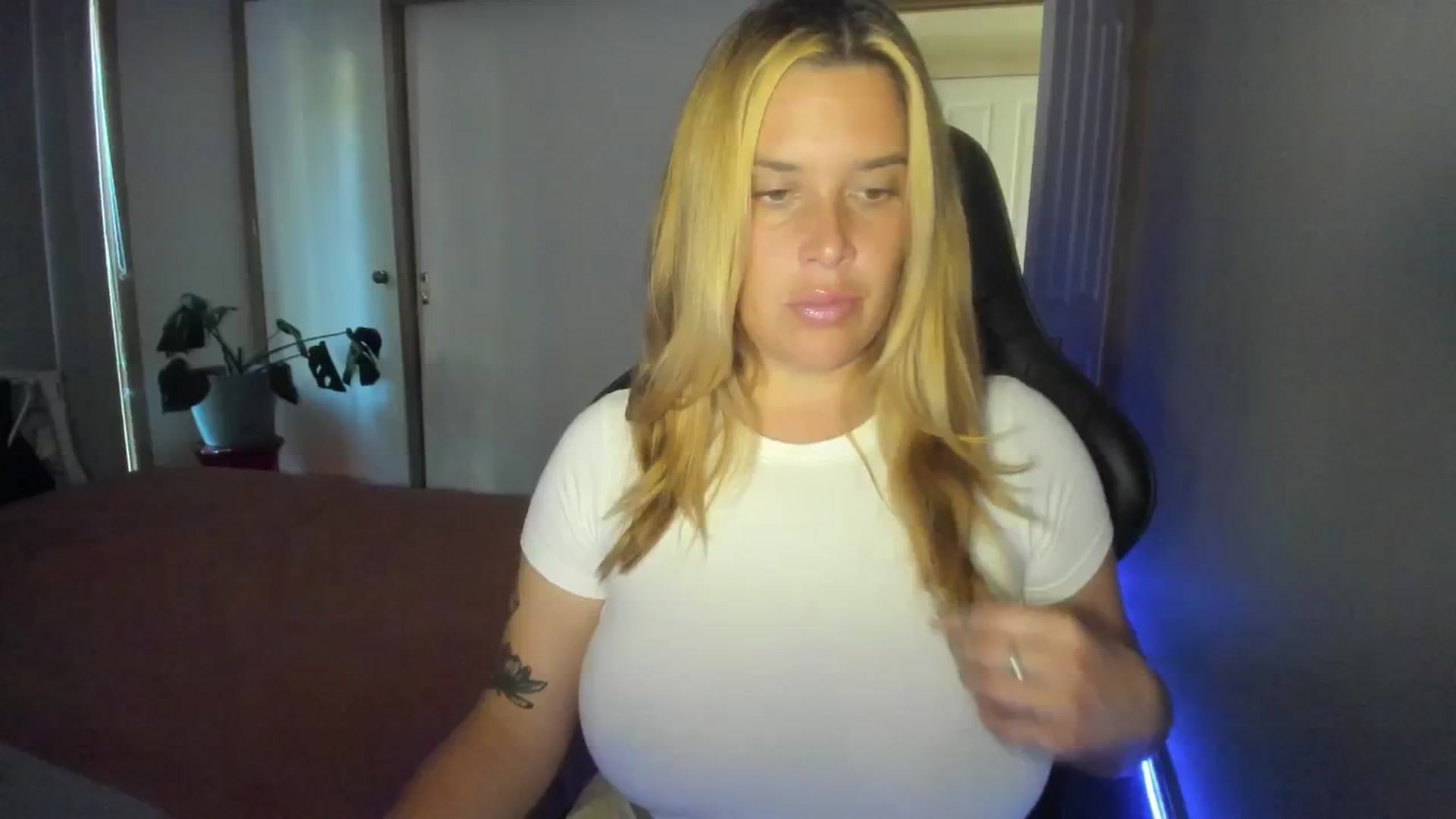 Gallery image thumbnail from HoneyTits_'s myfreecams stream on, 07/10/2024, 06:36 image 2 of 20