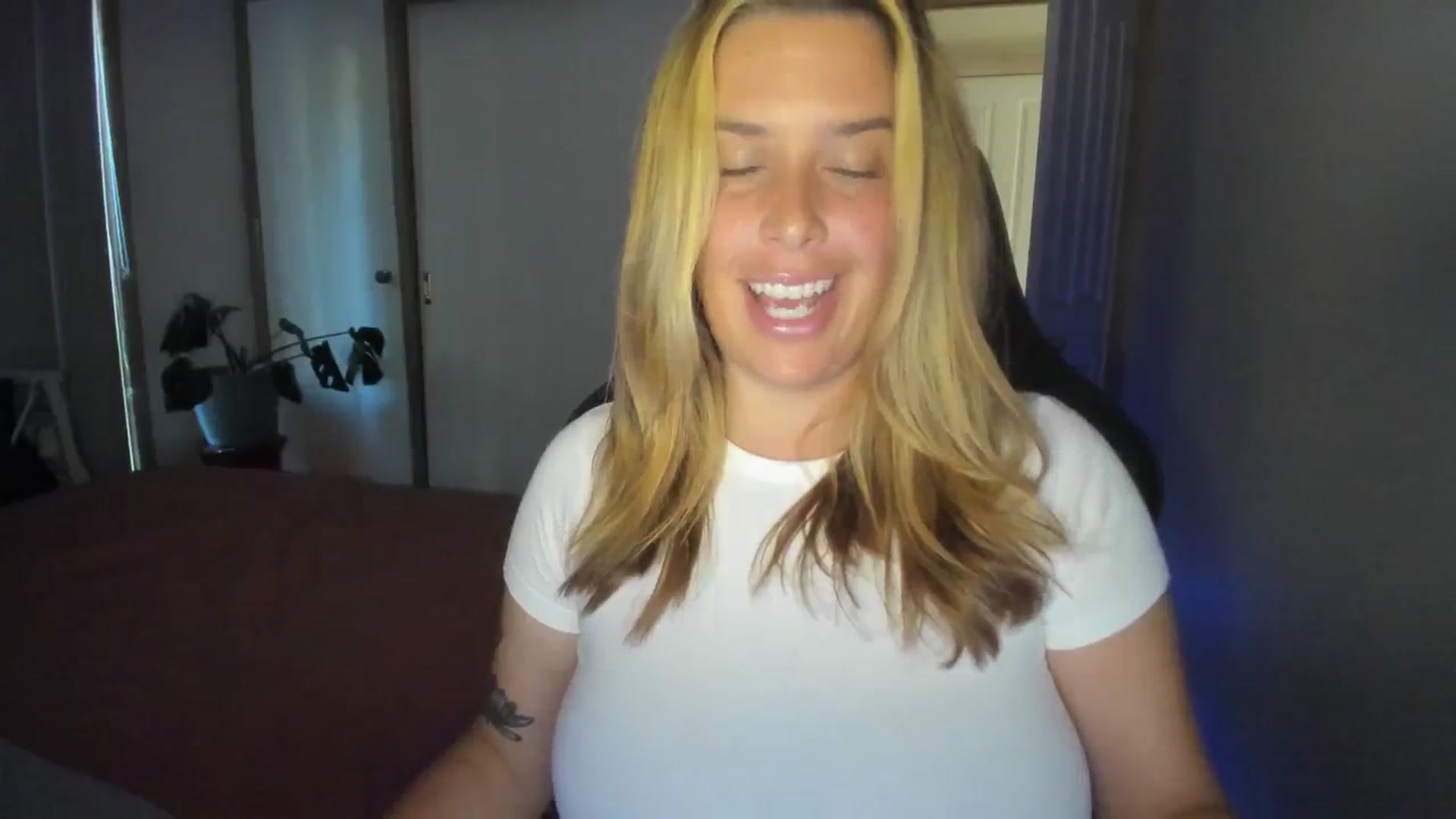 Gallery image thumbnail from HoneyTits_'s myfreecams stream on, 07/10/2024, 06:36 image 12 of 20