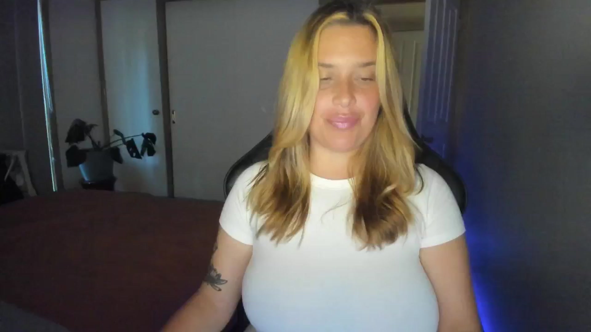 Gallery image thumbnail from HoneyTits_'s myfreecams stream on, 07/10/2024, 06:50 image 9 of 20
