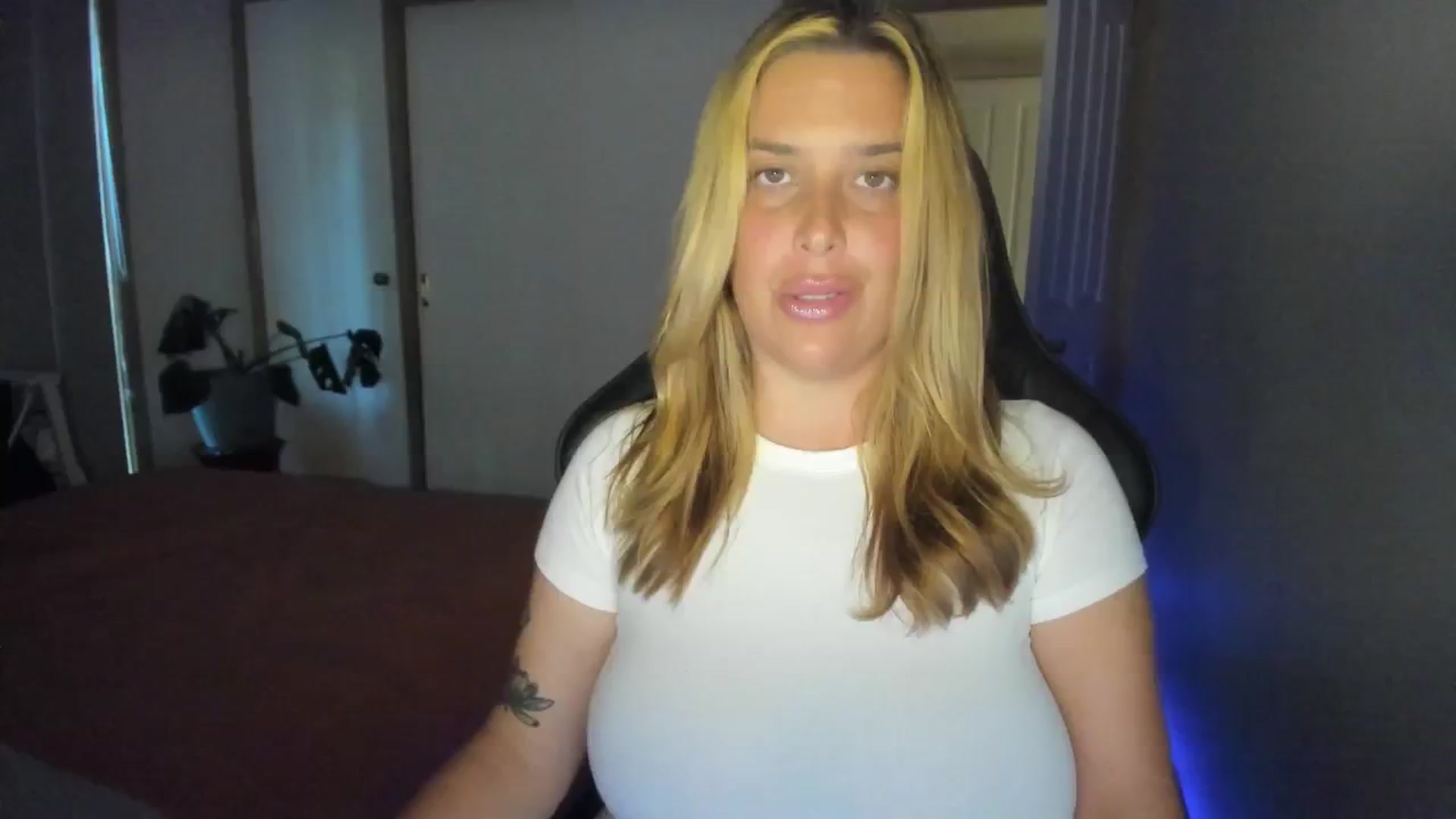 Gallery image thumbnail from HoneyTits_'s myfreecams stream on, 07/10/2024, 06:50 image 2 of 20