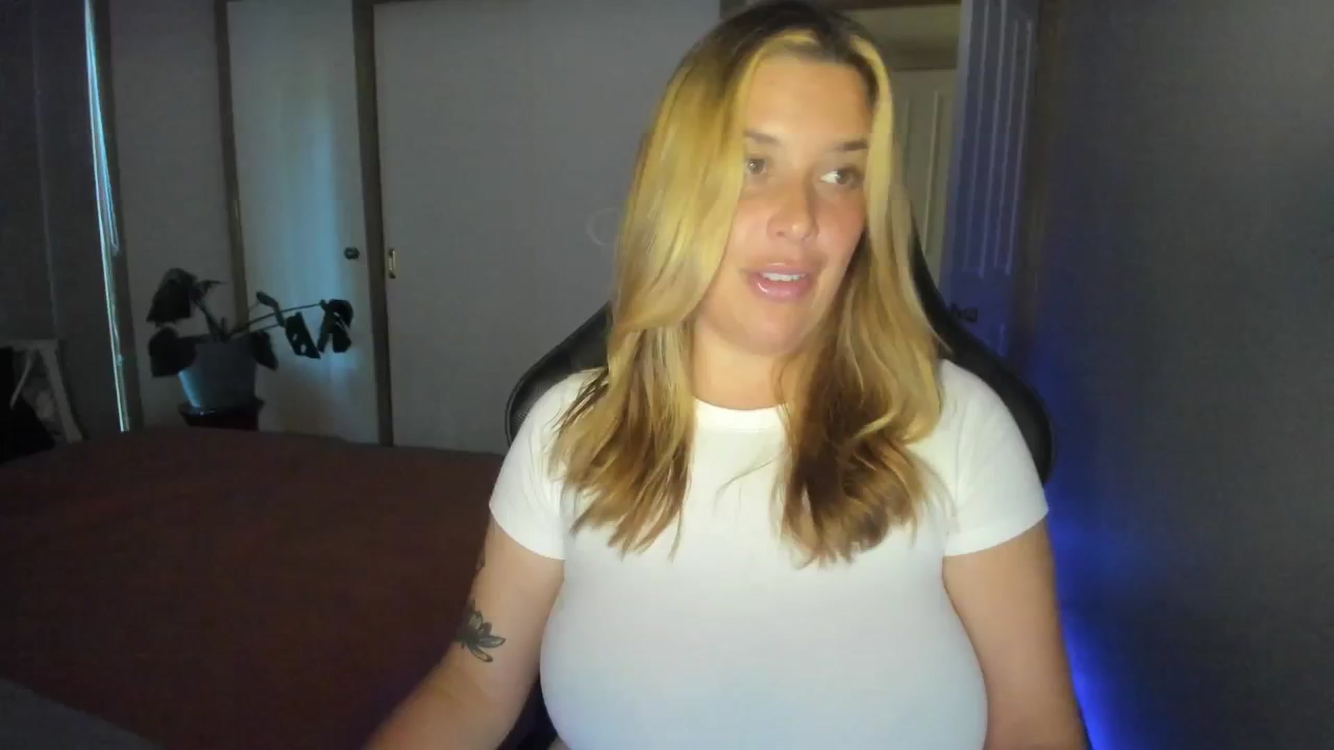 Gallery image thumbnail from HoneyTits_'s myfreecams stream on, 07/10/2024, 06:50 image 10 of 20