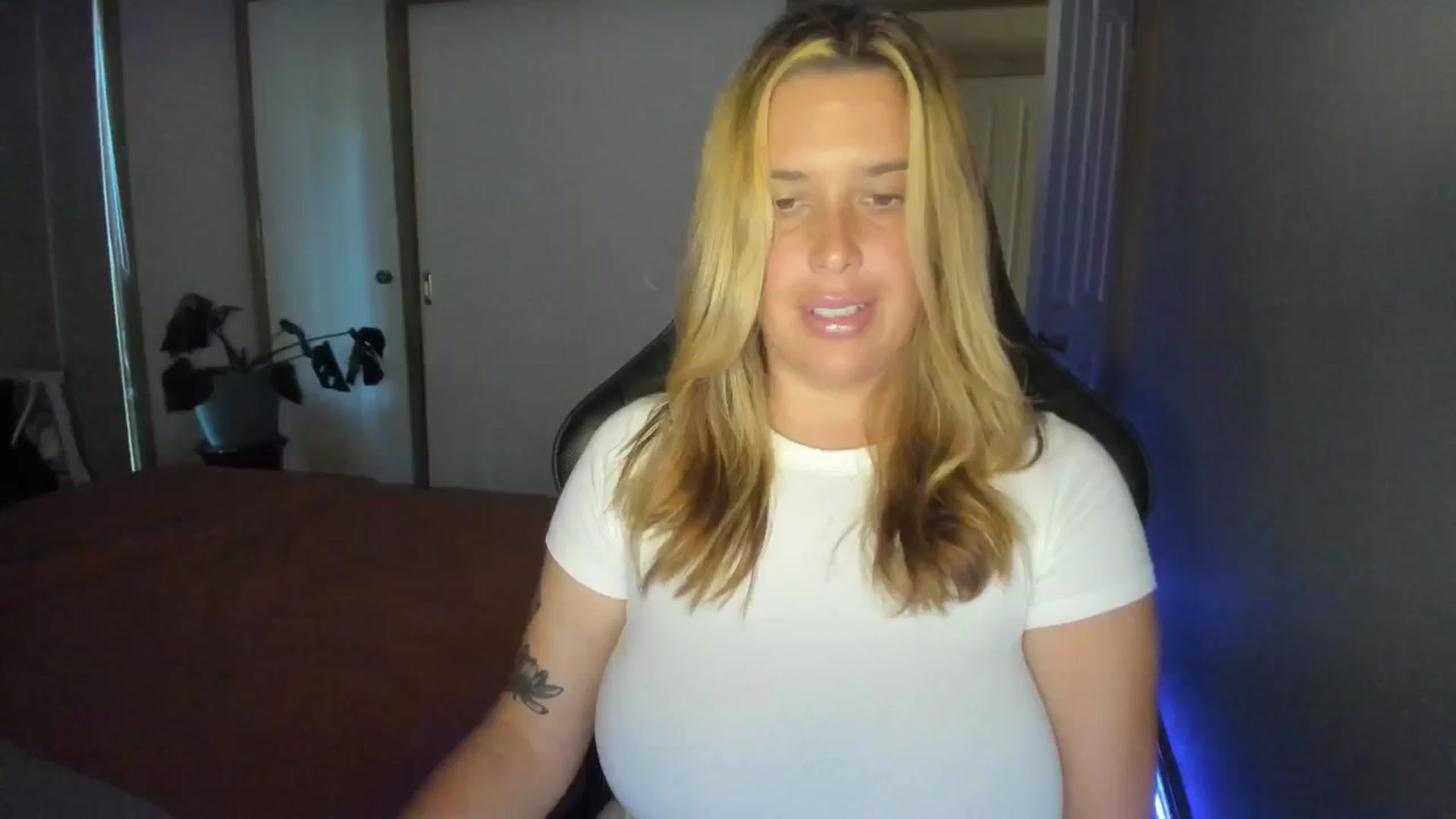 Gallery image thumbnail from HoneyTits_'s myfreecams stream on, 07/10/2024, 06:50 image 11 of 20