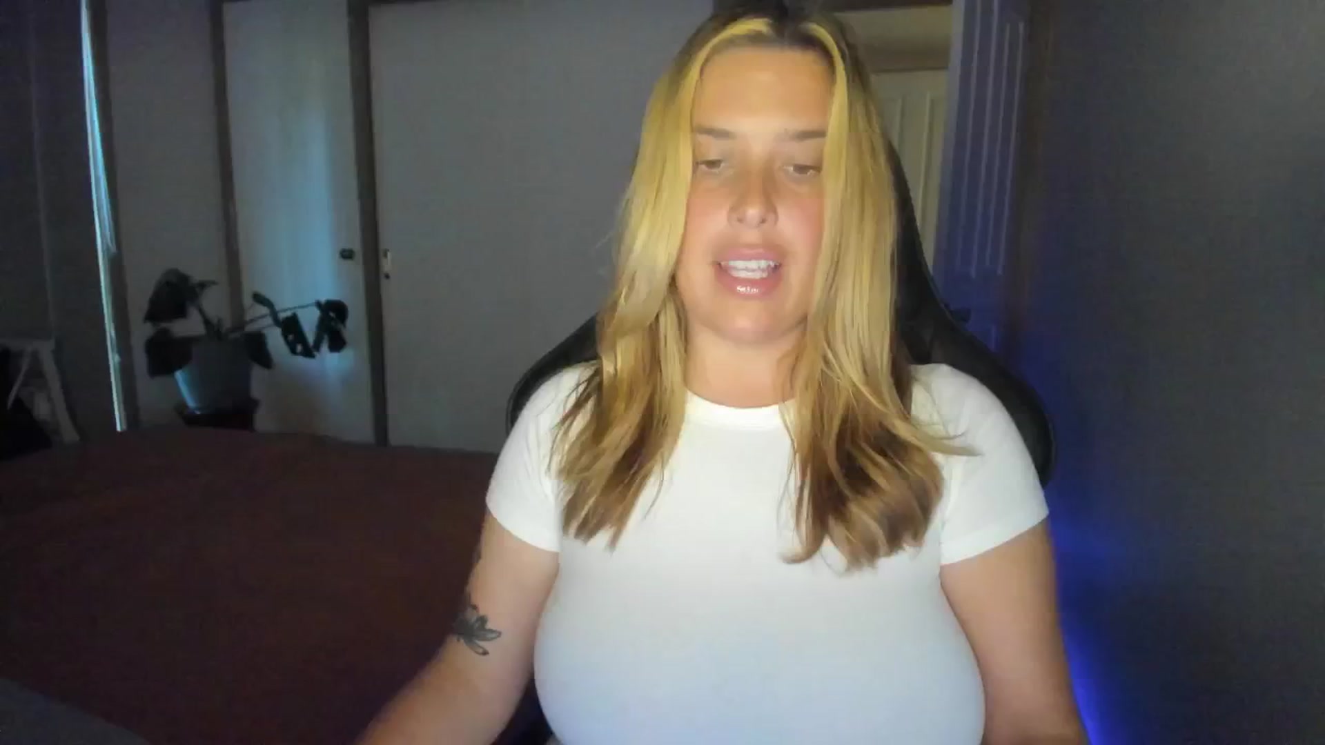 Gallery image thumbnail from HoneyTits_'s myfreecams stream on, 07/10/2024, 06:50 image 3 of 20