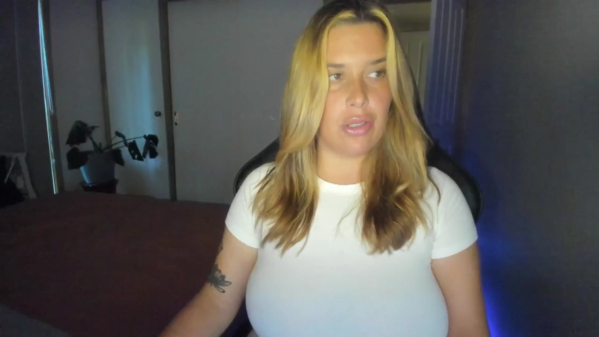 Gallery image thumbnail from HoneyTits_'s myfreecams stream on, 07/10/2024, 06:50 image 8 of 20