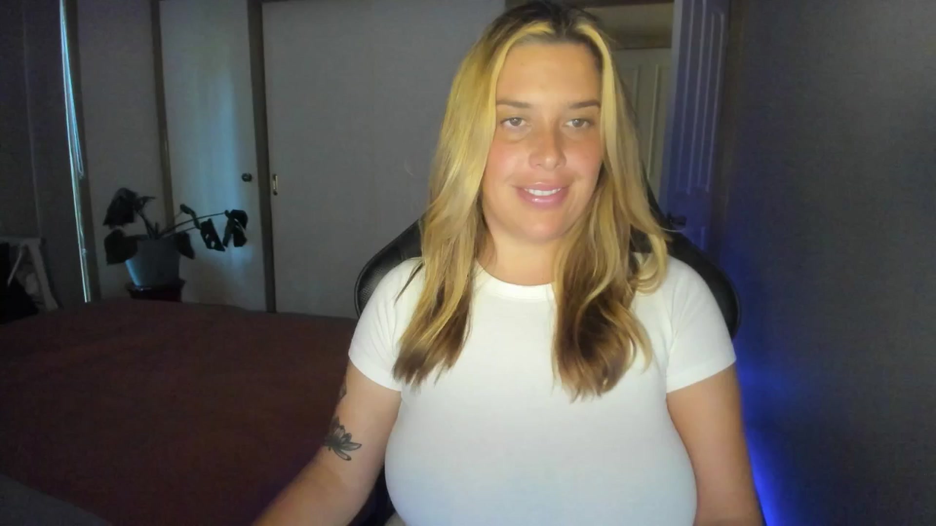 Gallery image thumbnail from HoneyTits_'s myfreecams stream on, 07/10/2024, 06:50 image 12 of 20