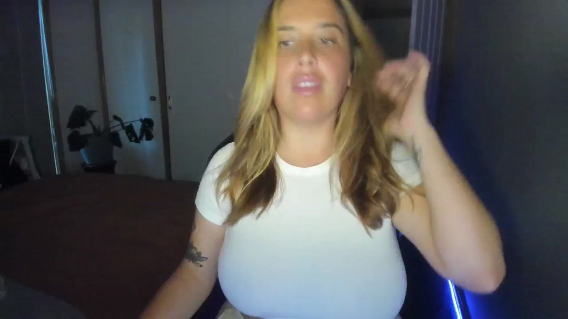 Gallery image thumbnail from HoneyTits_'s myfreecams stream on, 07/10/2024, 07:03 image 6 of 20