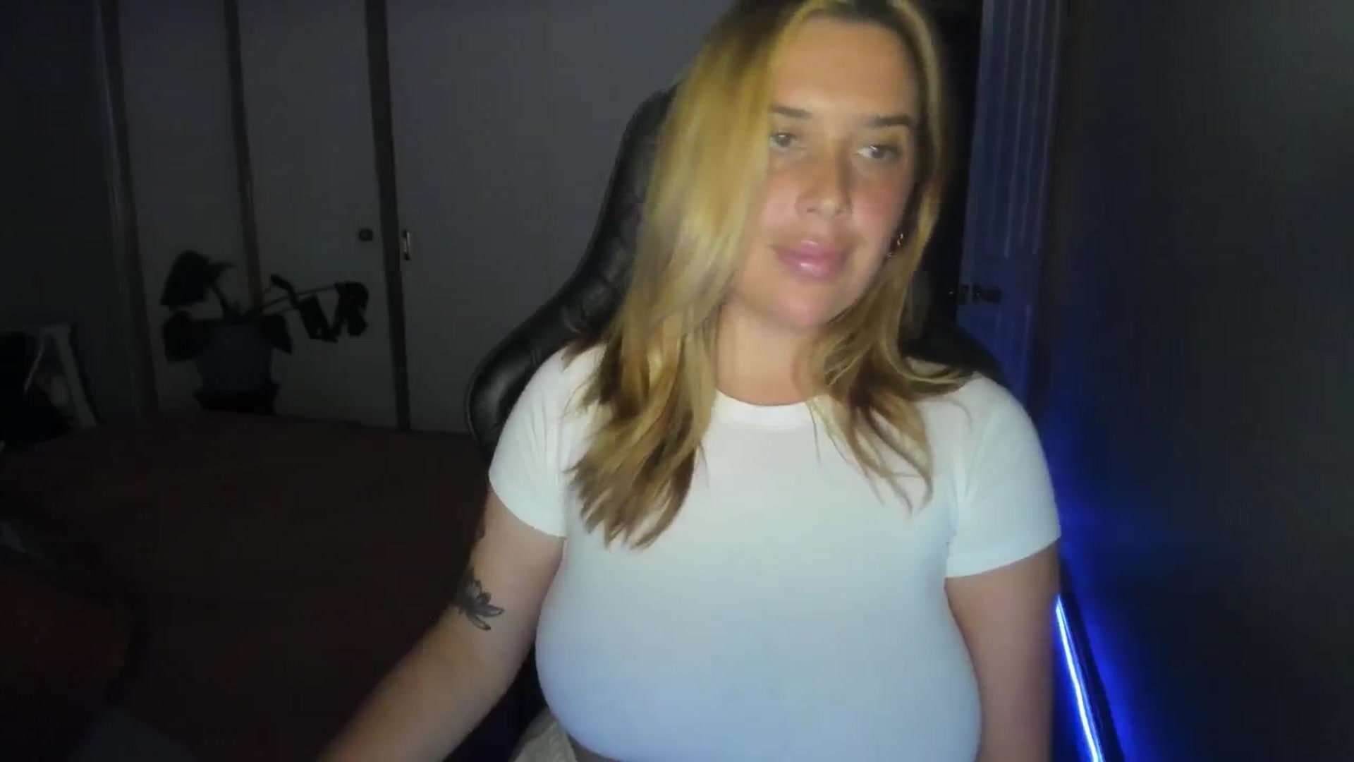Gallery image thumbnail from HoneyTits_'s myfreecams stream on, 07/10/2024, 08:01 image 6 of 20