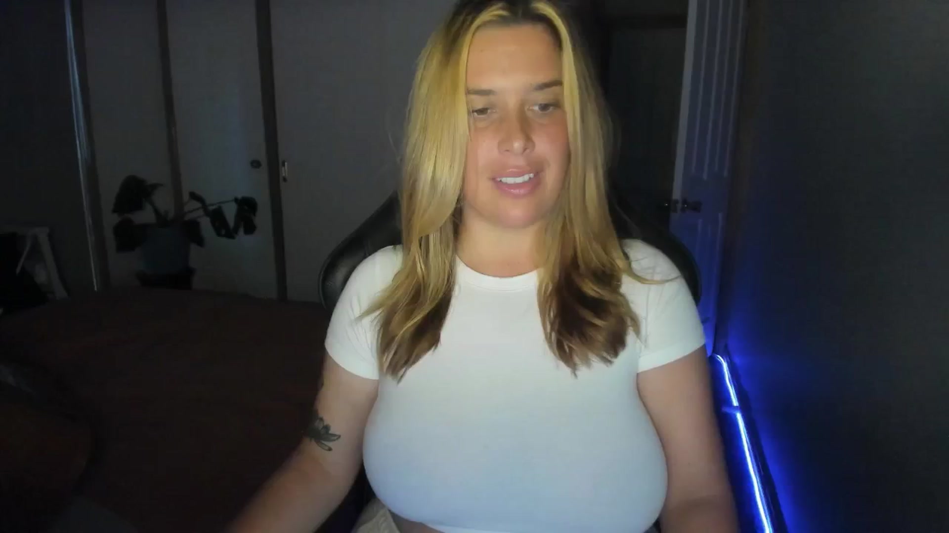 Gallery image thumbnail from HoneyTits_'s myfreecams stream on, 07/10/2024, 08:01 image 1 of 20