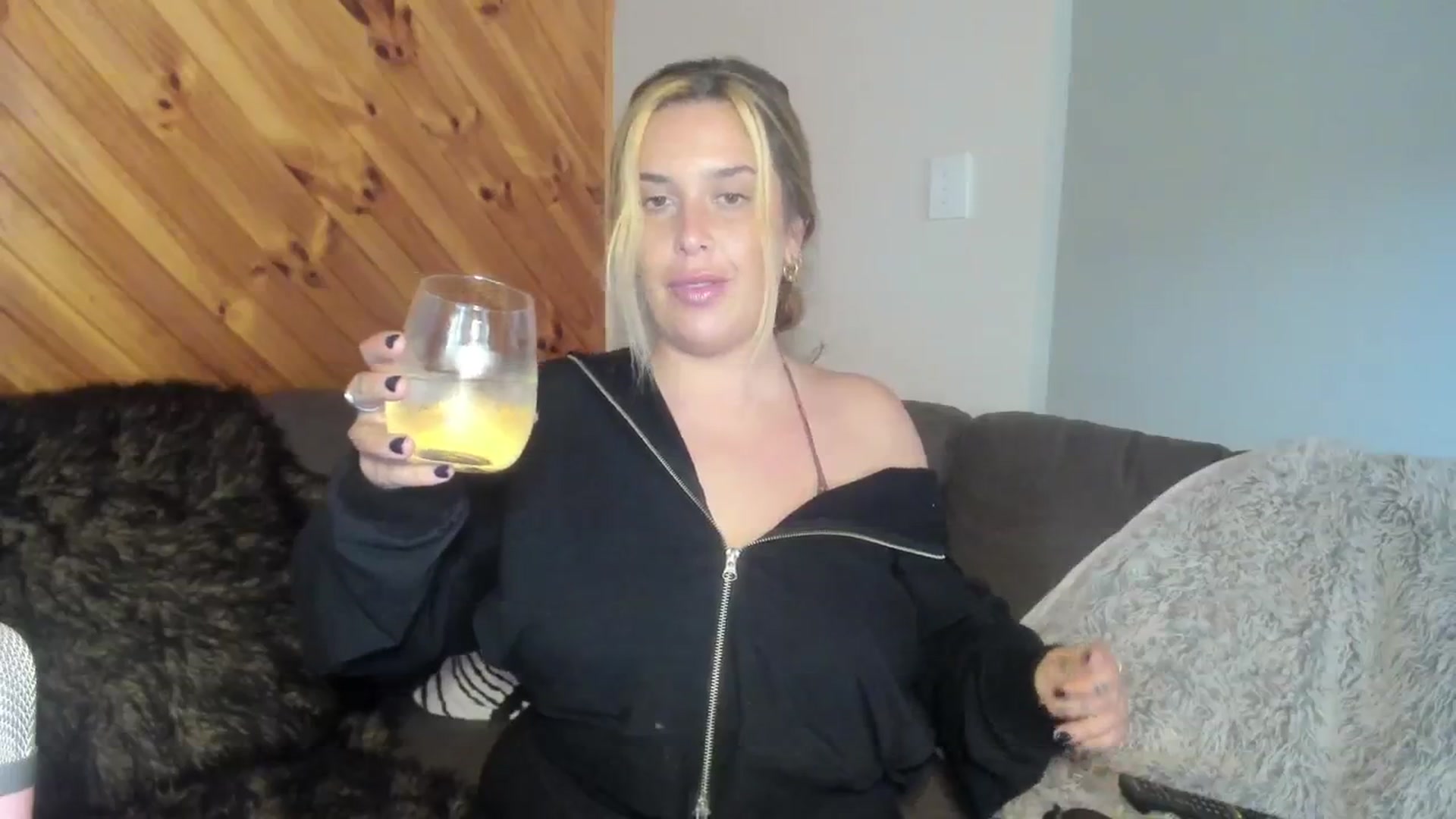 Gallery image thumbnail from HoneyTits_'s myfreecams stream on, 07/13/2024, 06:27 image 15 of 20