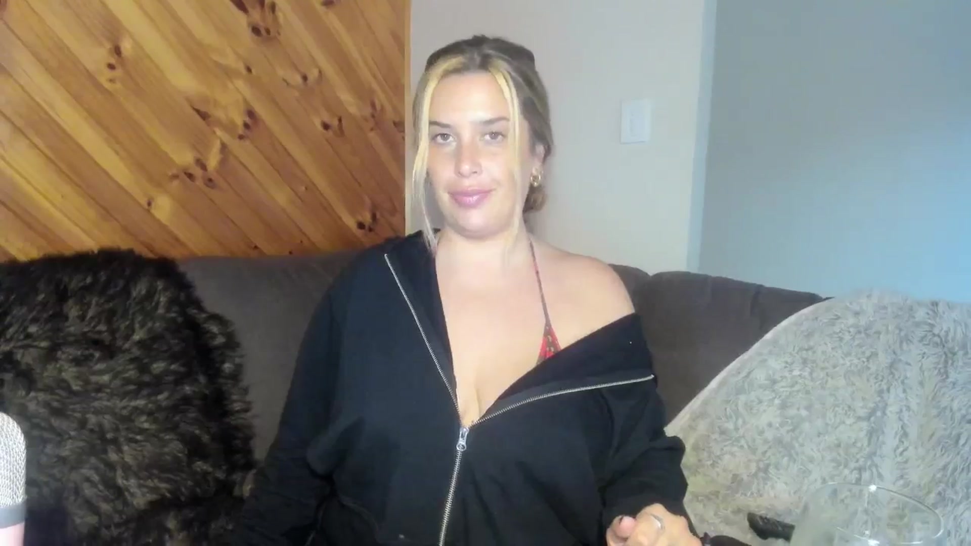 Gallery image thumbnail from HoneyTits_'s myfreecams stream on, 07/13/2024, 06:27 image 16 of 20