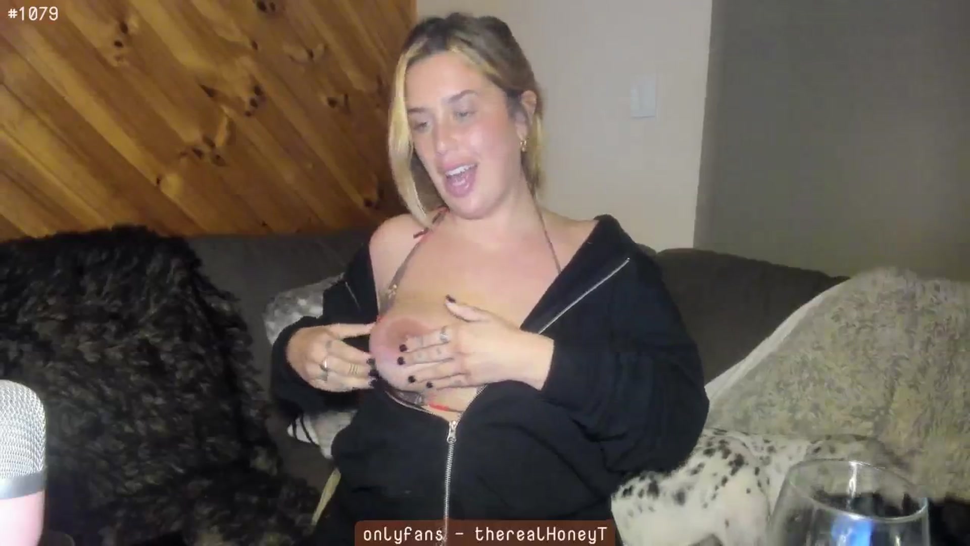 Gallery image thumbnail from HoneyTits_'s myfreecams stream on, 07/13/2024, 07:54 image 9 of 20
