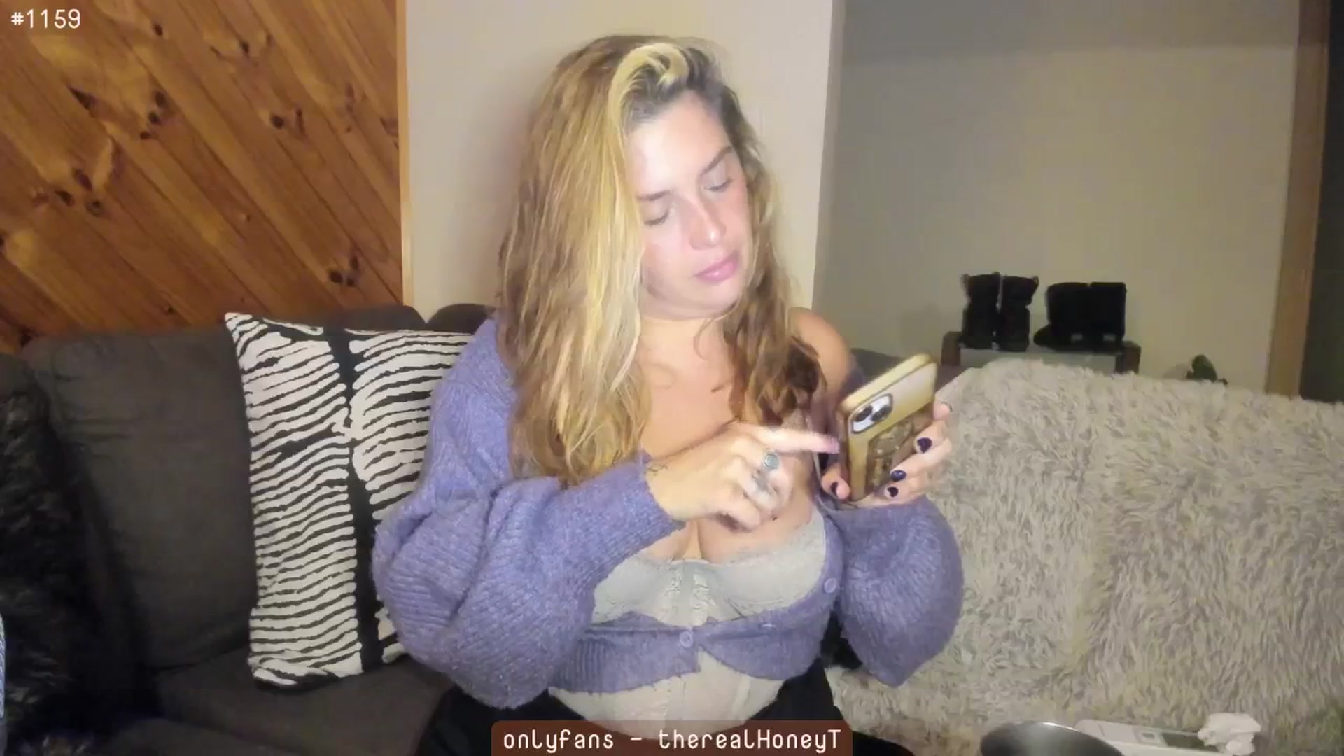 Gallery image thumbnail from HoneyTits_'s myfreecams stream on, 07/16/2024, 08:16 image 15 of 20