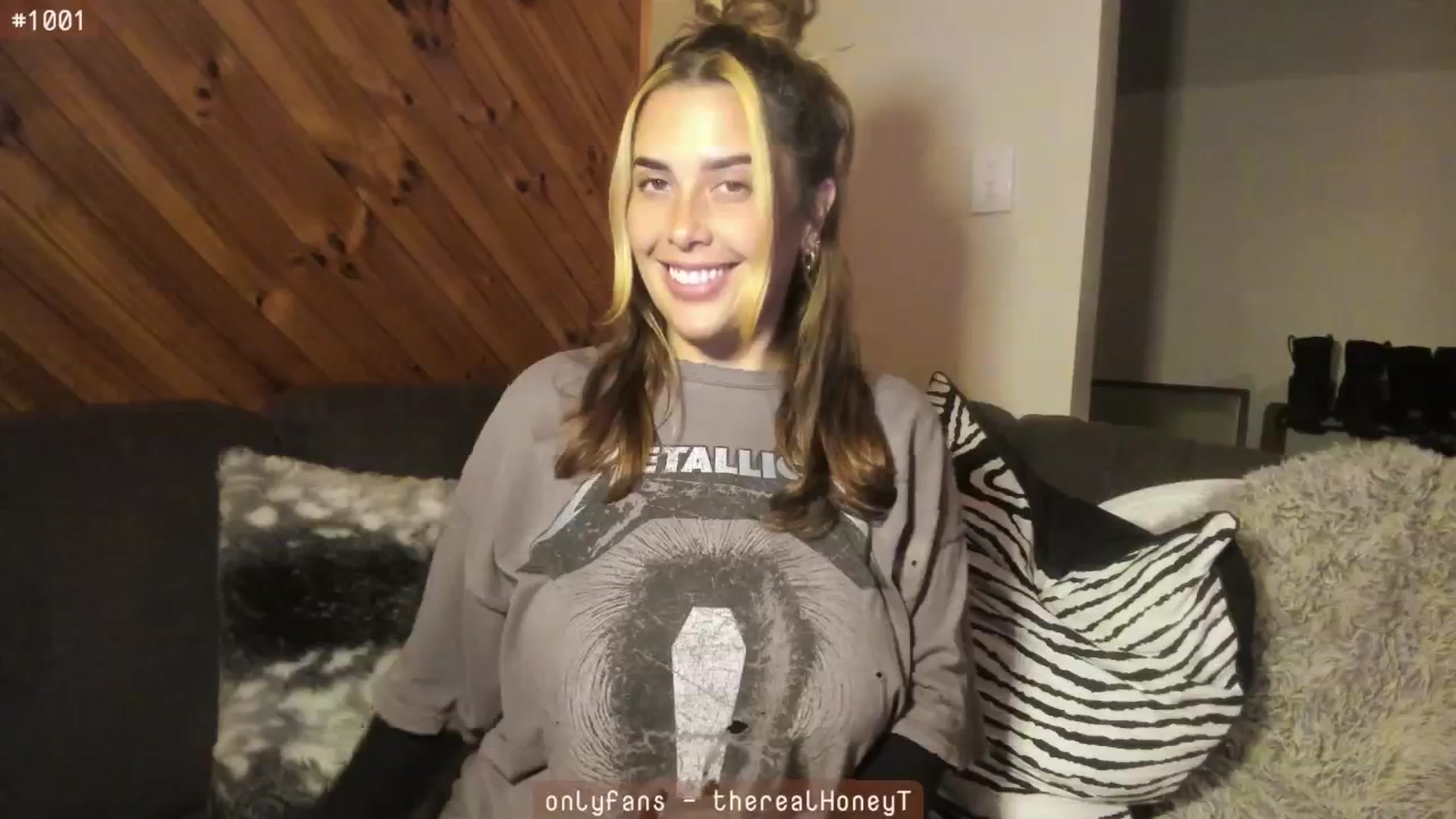 Gallery image thumbnail from HoneyTits_'s myfreecams stream on, 07/23/2024, 08:37 image 4 of 20