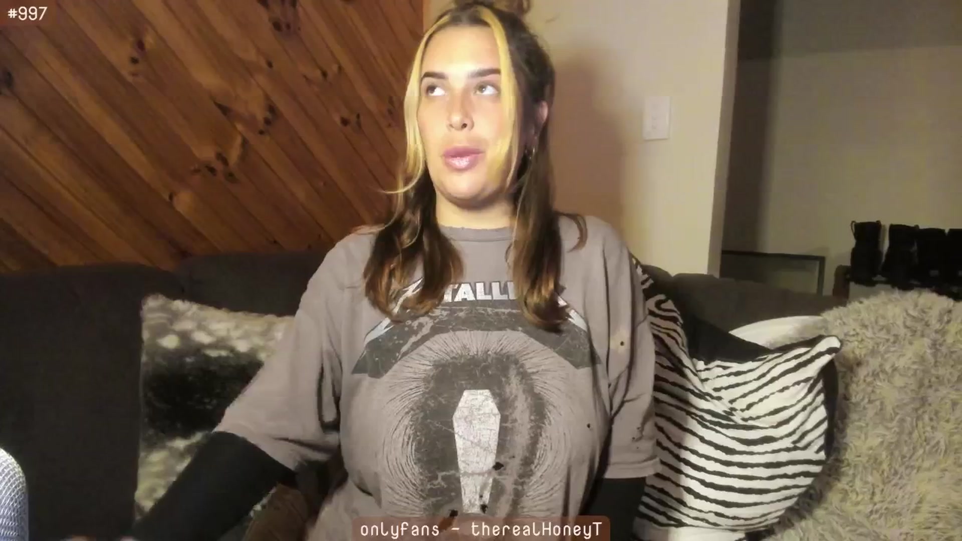 Gallery image thumbnail from HoneyTits_'s myfreecams stream on, 07/23/2024, 08:37 image 12 of 20