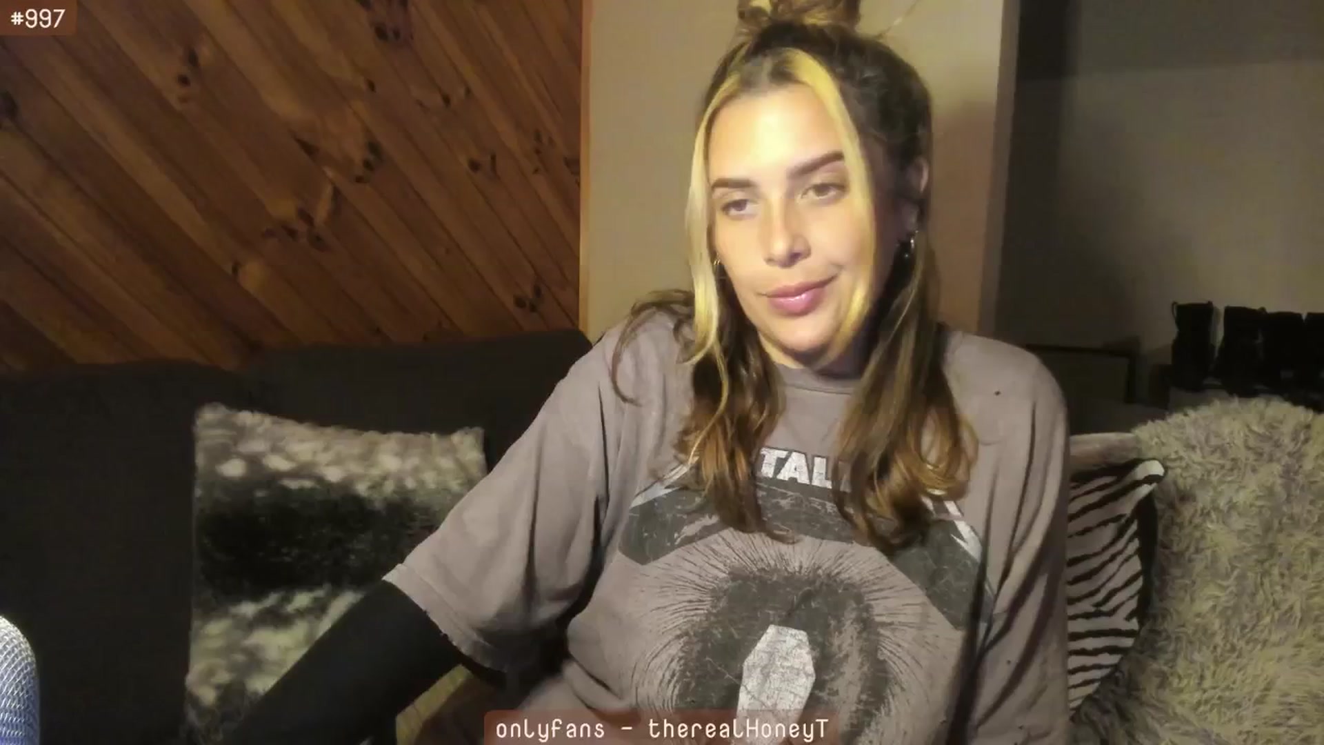 Gallery image thumbnail from HoneyTits_'s myfreecams stream on, 07/23/2024, 08:37 image 17 of 20