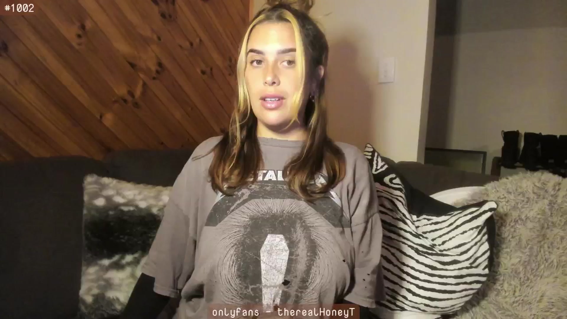 Gallery image thumbnail from HoneyTits_'s myfreecams stream on, 07/23/2024, 08:37 image 7 of 20