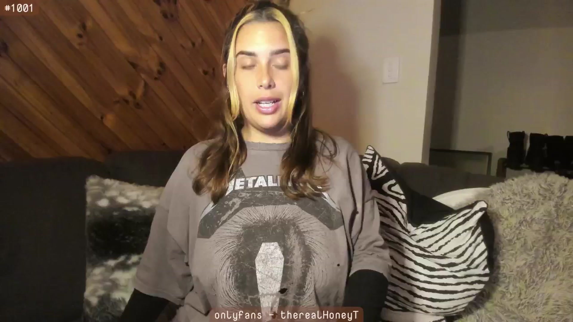 Gallery image thumbnail from HoneyTits_'s myfreecams stream on, 07/23/2024, 08:37 image 3 of 20