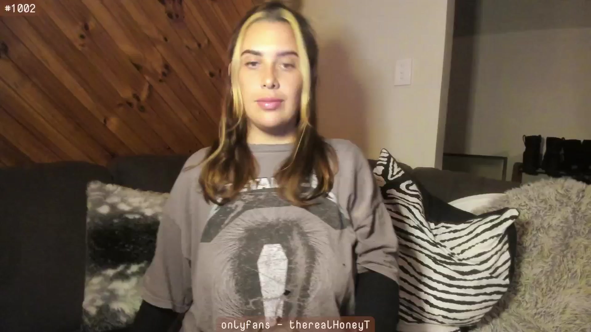 Gallery image thumbnail from HoneyTits_'s myfreecams stream on, 07/23/2024, 08:37 image 9 of 20