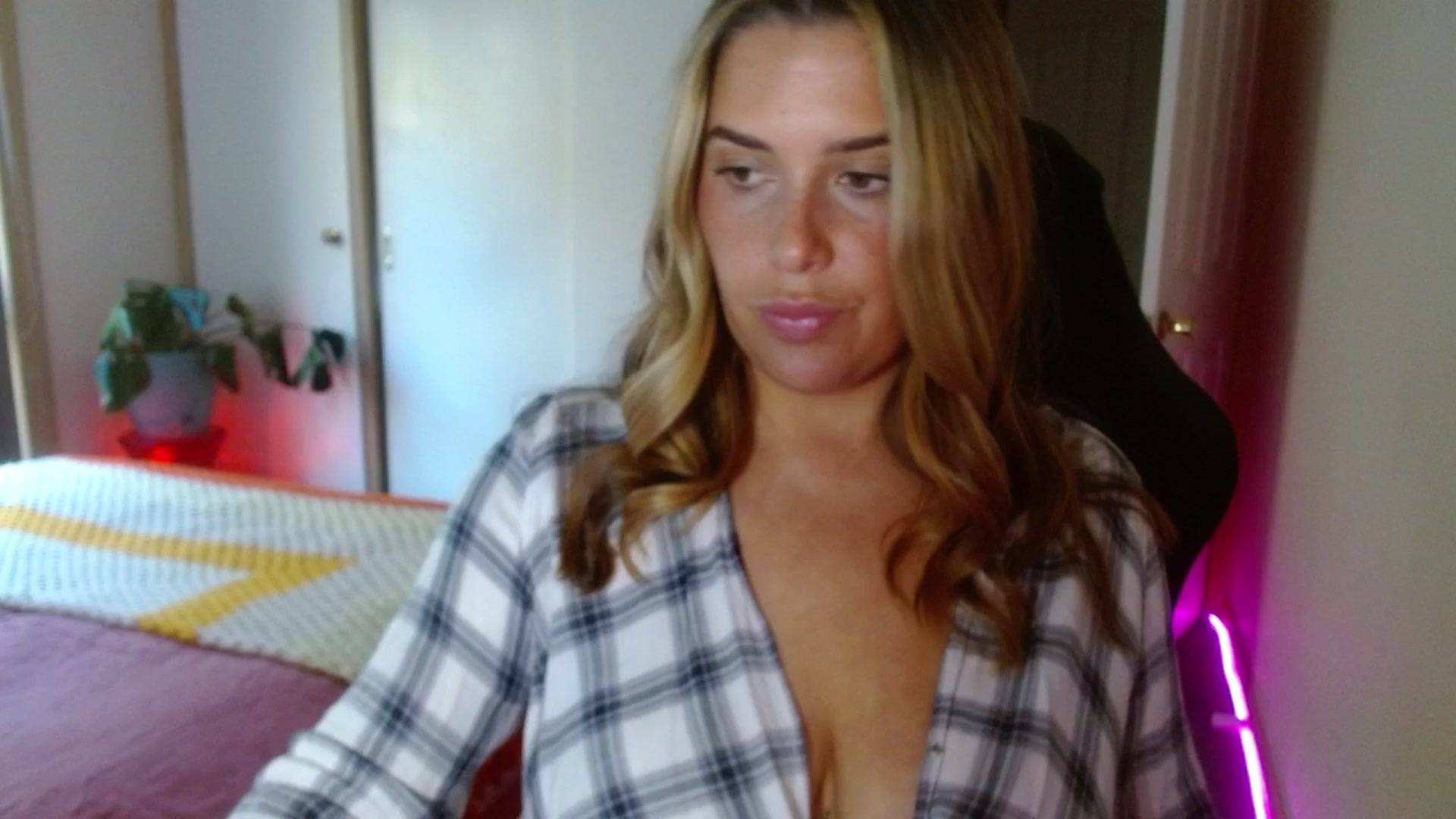 Gallery image thumbnail from HoneyTits_'s myfreecams stream on, 07/31/2024, 06:52 image 14 of 20