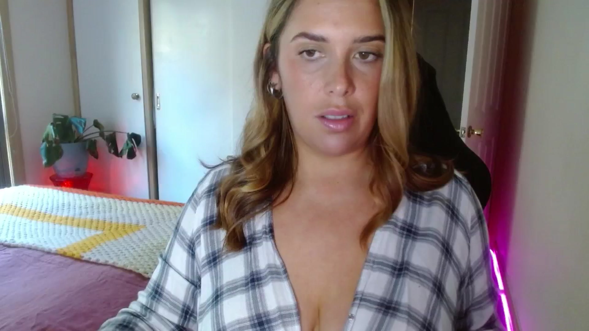 Gallery image thumbnail from HoneyTits_'s myfreecams stream on, 07/31/2024, 06:52 image 8 of 20