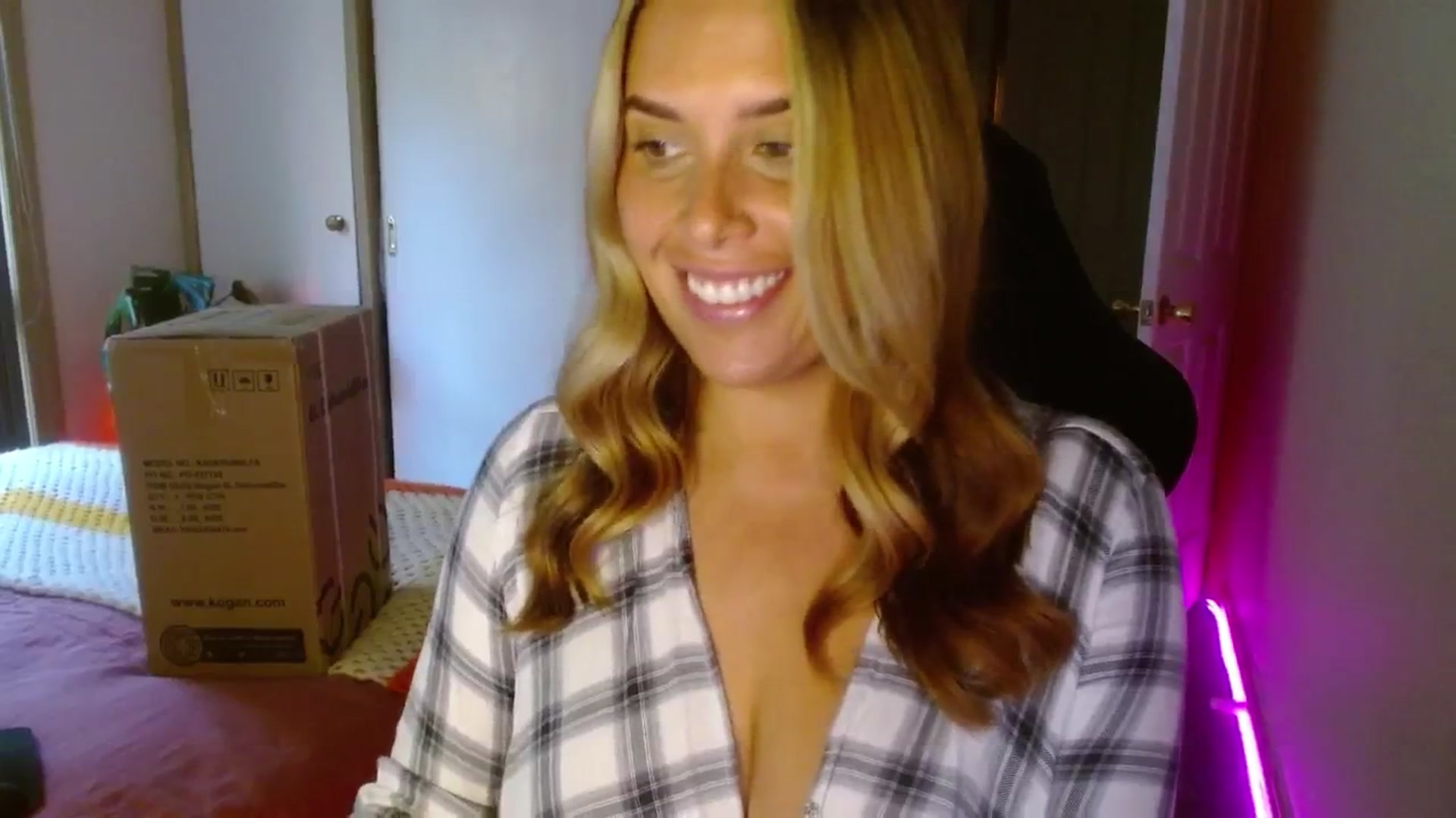 Gallery image thumbnail from HoneyTits_'s myfreecams stream on, 07/31/2024, 07:43 image 8 of 20