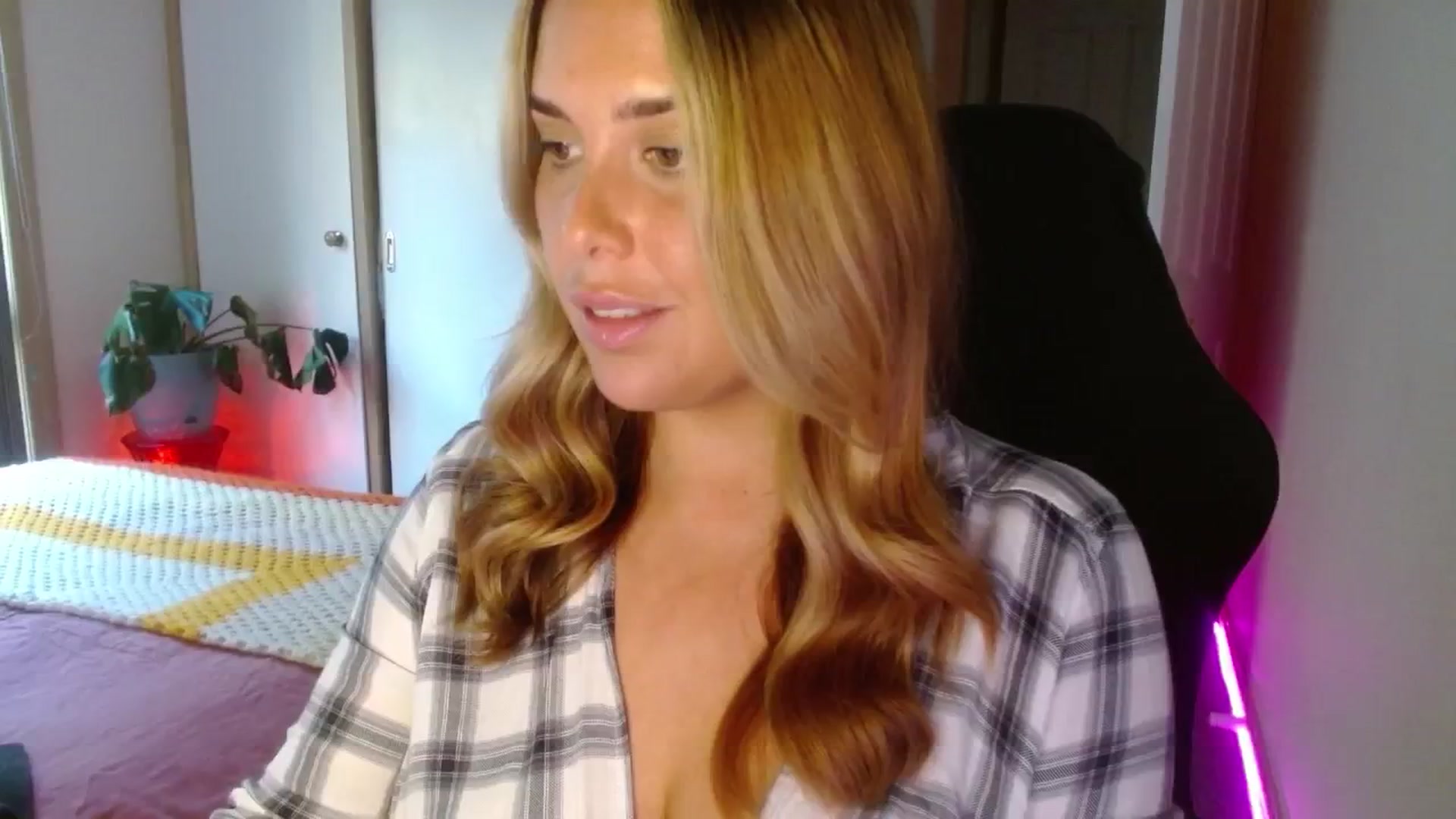 Gallery image thumbnail from HoneyTits_'s myfreecams stream on, 07/31/2024, 07:43 image 2 of 20