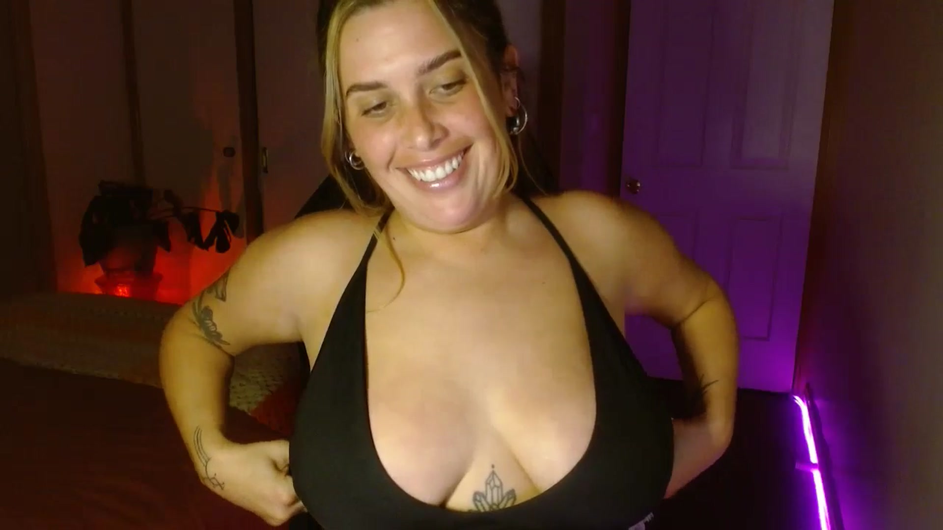 Gallery image thumbnail from HoneyTits_'s myfreecams stream on, 08/01/2024, 09:49 image 12 of 20