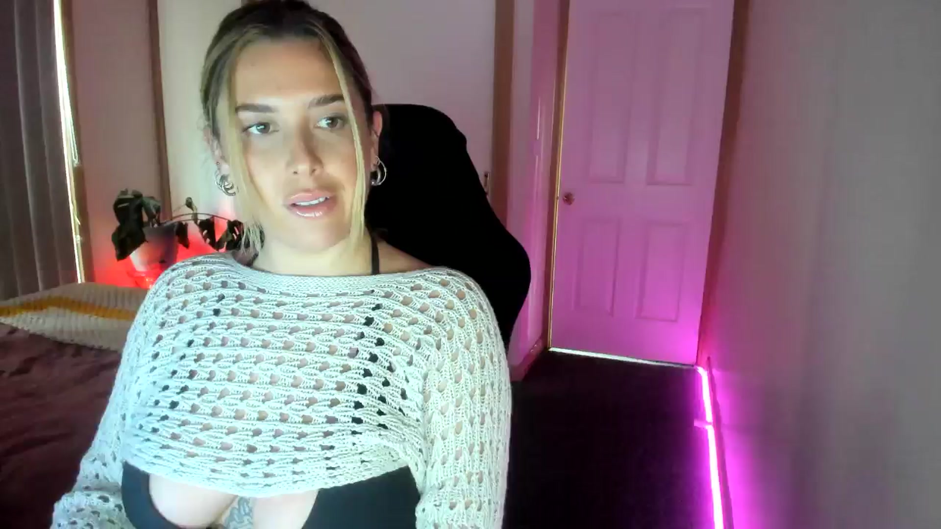 Gallery image thumbnail from HoneyTits_'s myfreecams stream on, 08/06/2024, 06:18 image 1 of 20
