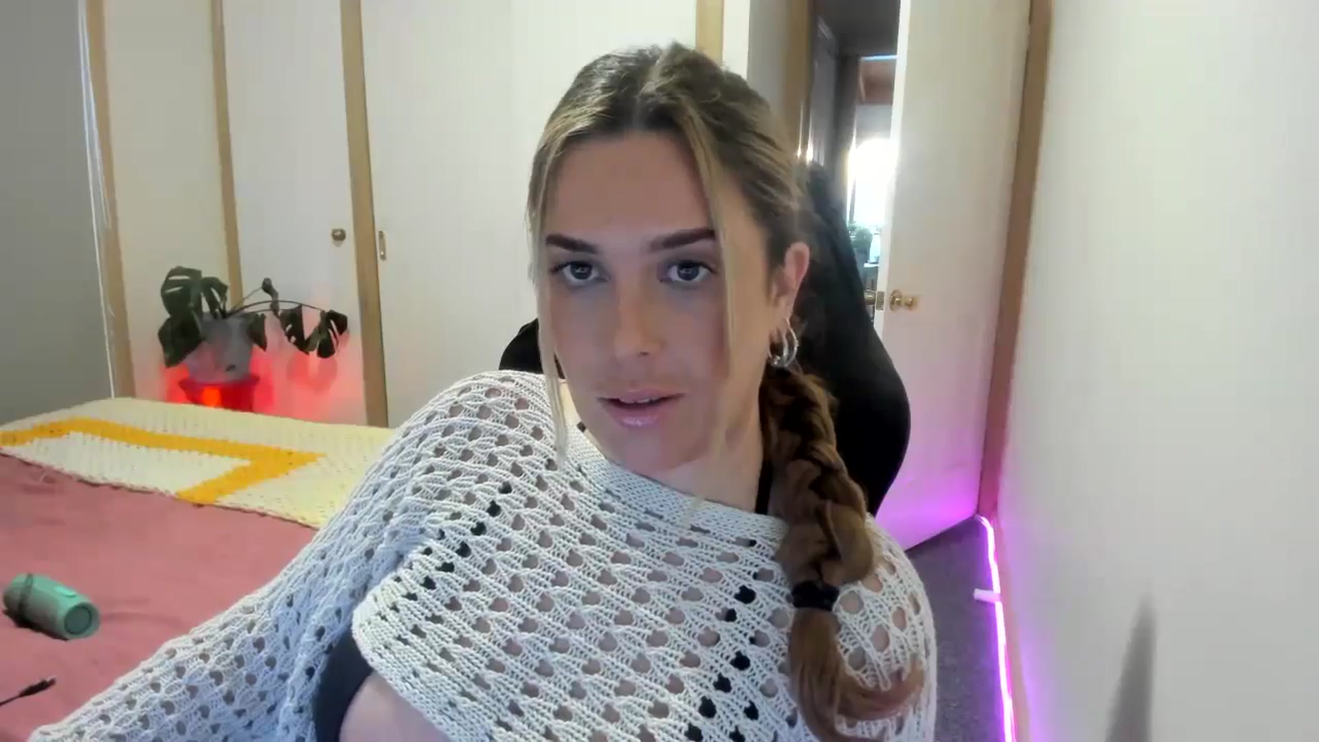 Gallery image thumbnail from HoneyTits_'s myfreecams stream on, 08/06/2024, 07:08 image 13 of 20