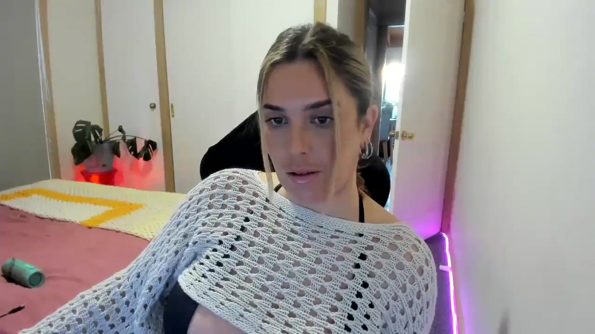 Gallery image thumbnail from HoneyTits_'s myfreecams stream on, 08/06/2024, 07:08 image 14 of 20