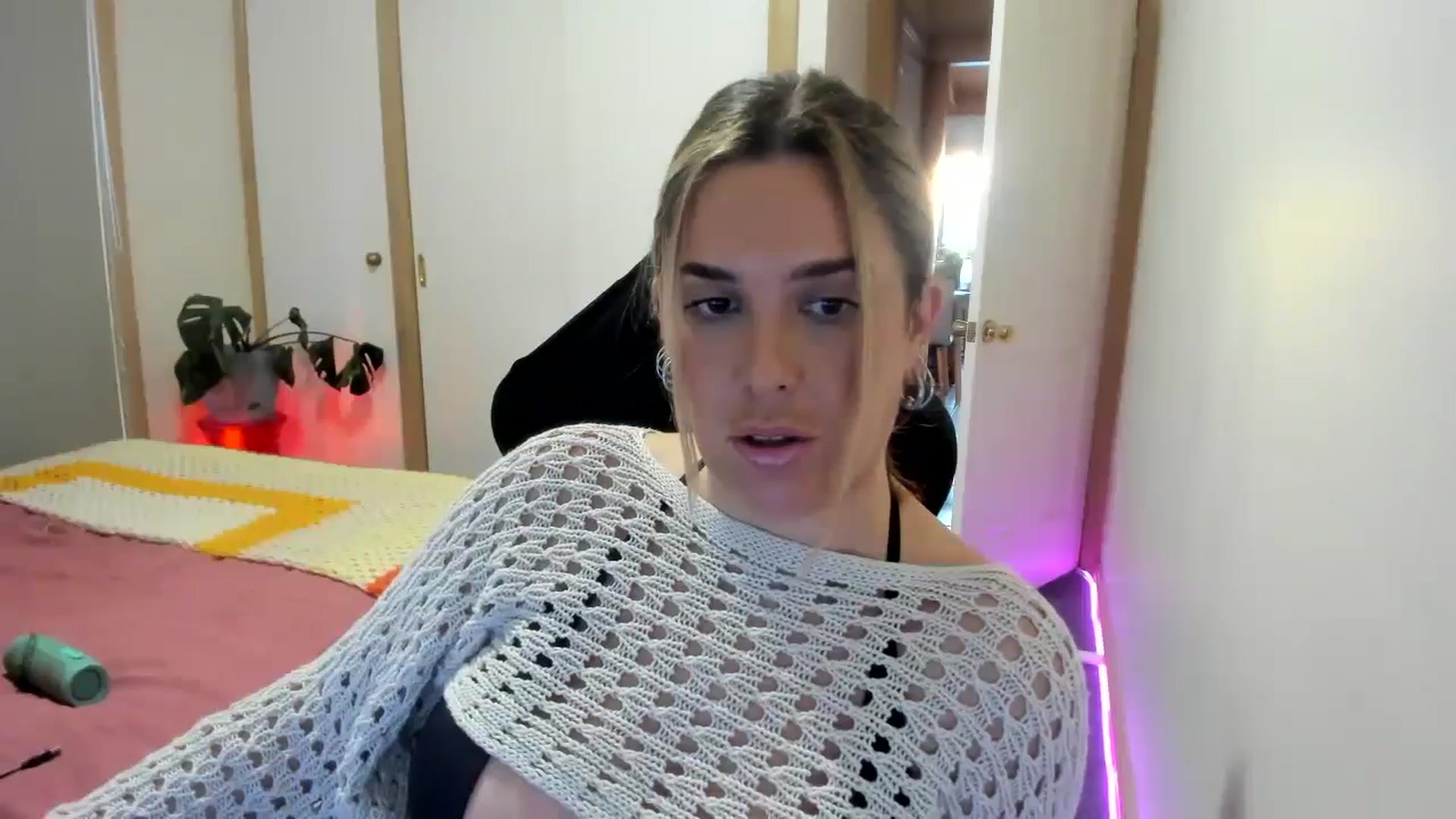 Gallery image thumbnail from HoneyTits_'s myfreecams stream on, 08/06/2024, 07:08 image 17 of 20