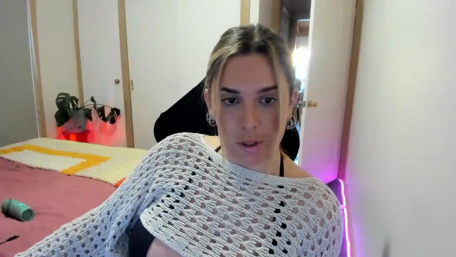 Gallery image thumbnail from HoneyTits_'s myfreecams stream on, 08/06/2024, 07:08 image 16 of 20