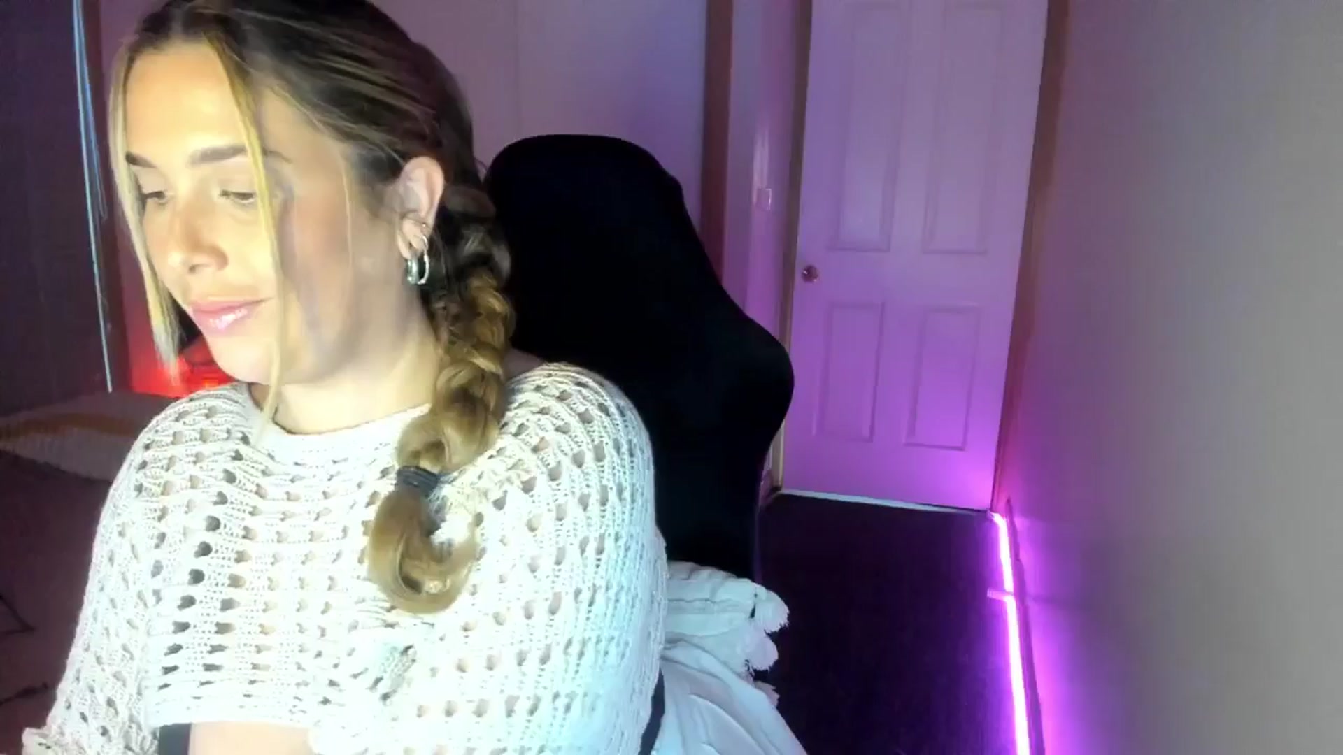 Gallery image thumbnail from HoneyTits_'s myfreecams stream on, 08/06/2024, 09:03 image 4 of 20