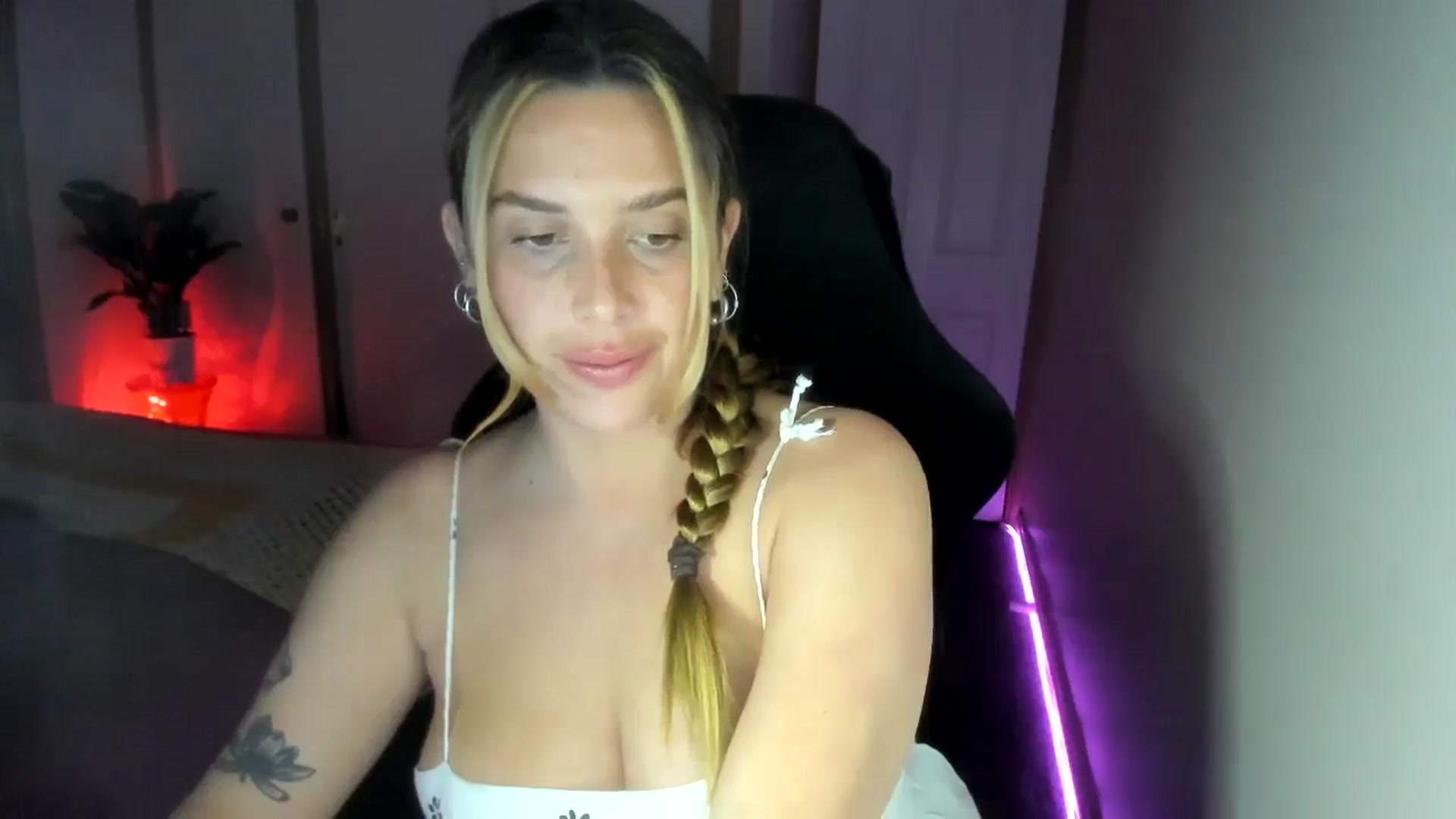 Gallery image thumbnail from HoneyTits_'s myfreecams stream on, 08/28/2024, 09:21 image 10 of 20