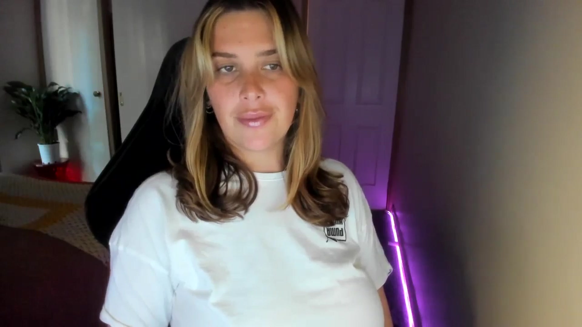 Gallery image thumbnail from HoneyTits_'s myfreecams stream on, 09/01/2024, 07:37 image 6 of 20
