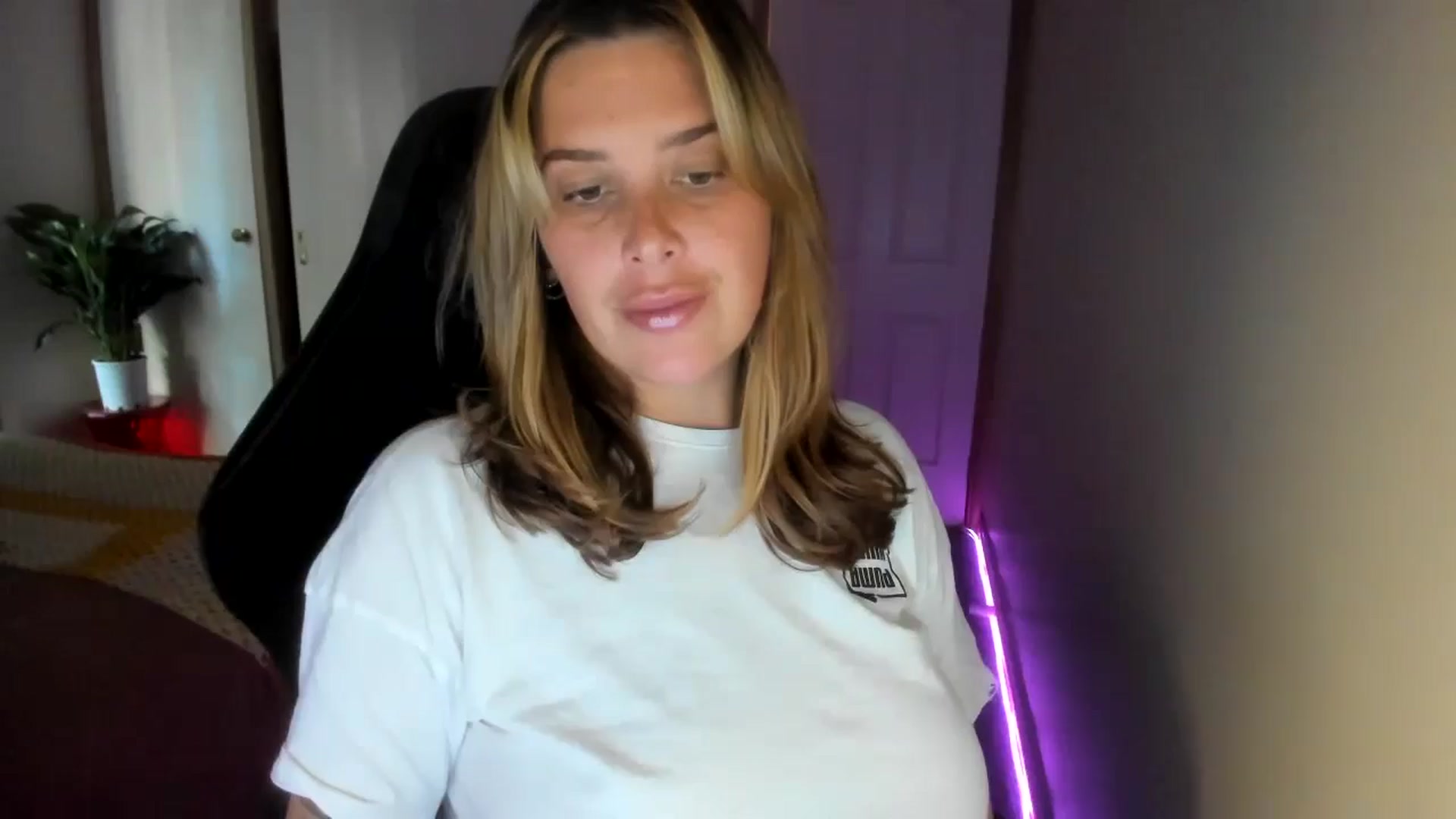 Gallery image thumbnail from HoneyTits_'s myfreecams stream on, 09/01/2024, 07:37 image 1 of 20